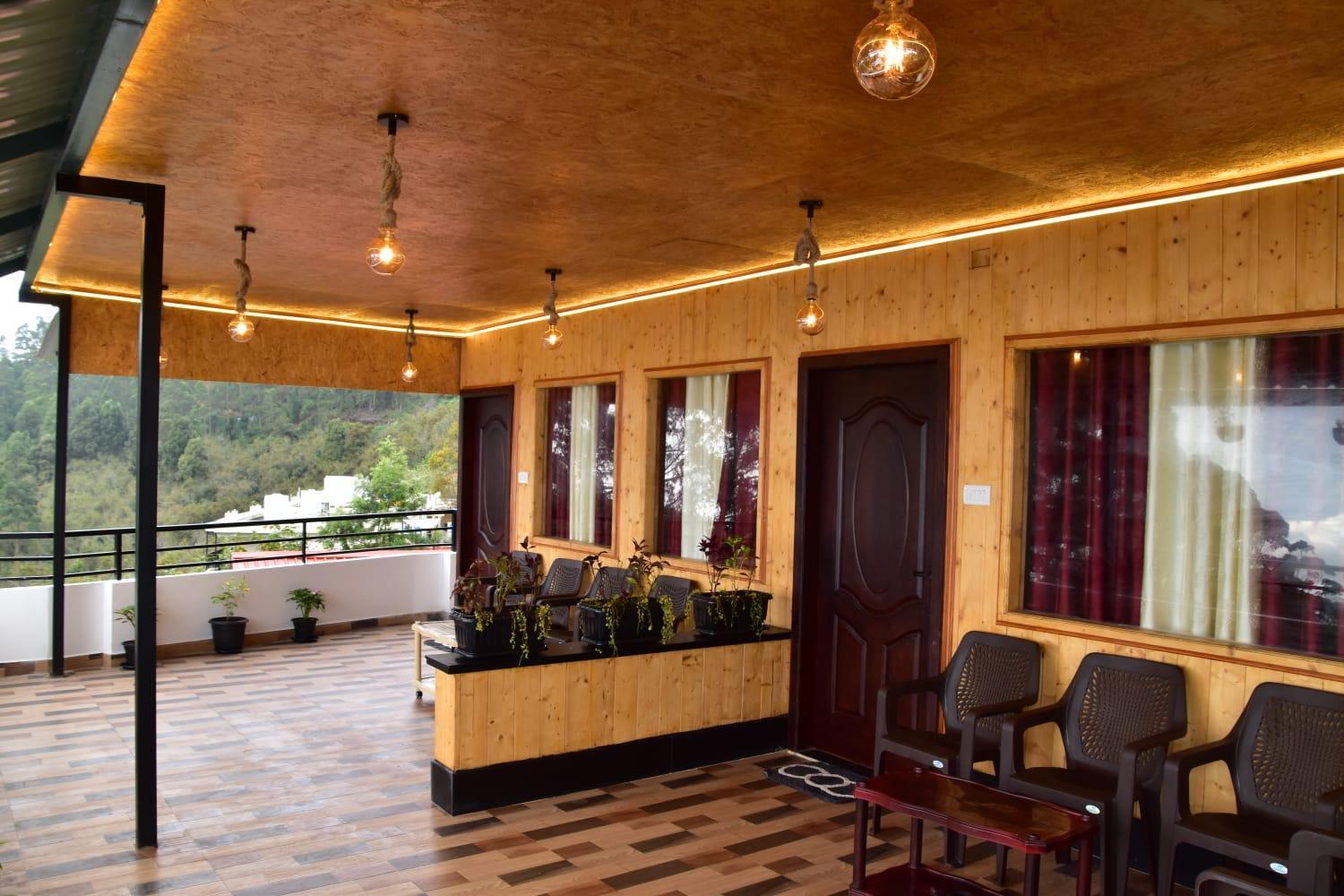 Homestay Loft Wood House Family *