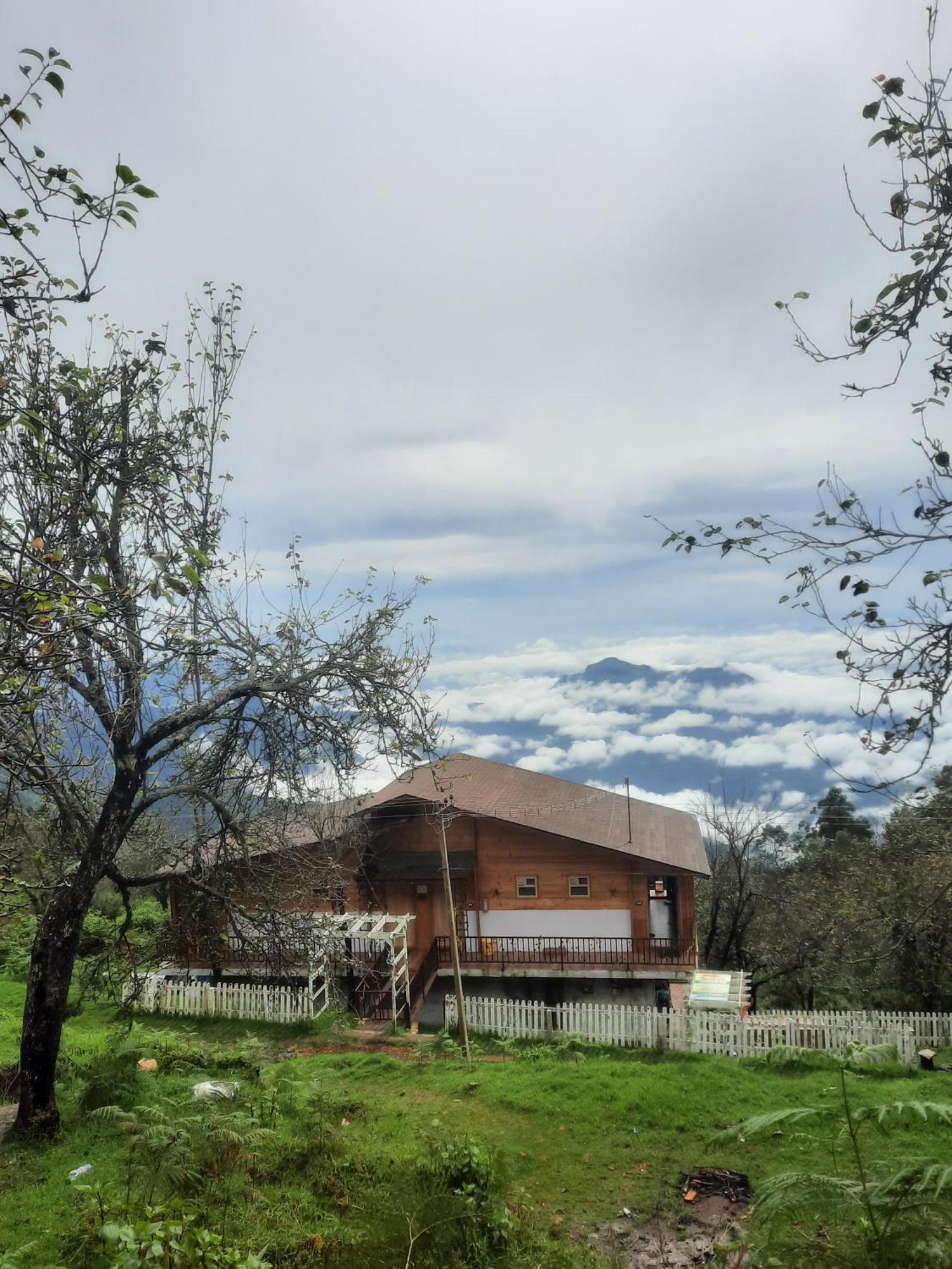 Praveen Woodhouse And Vattakanal Villa *