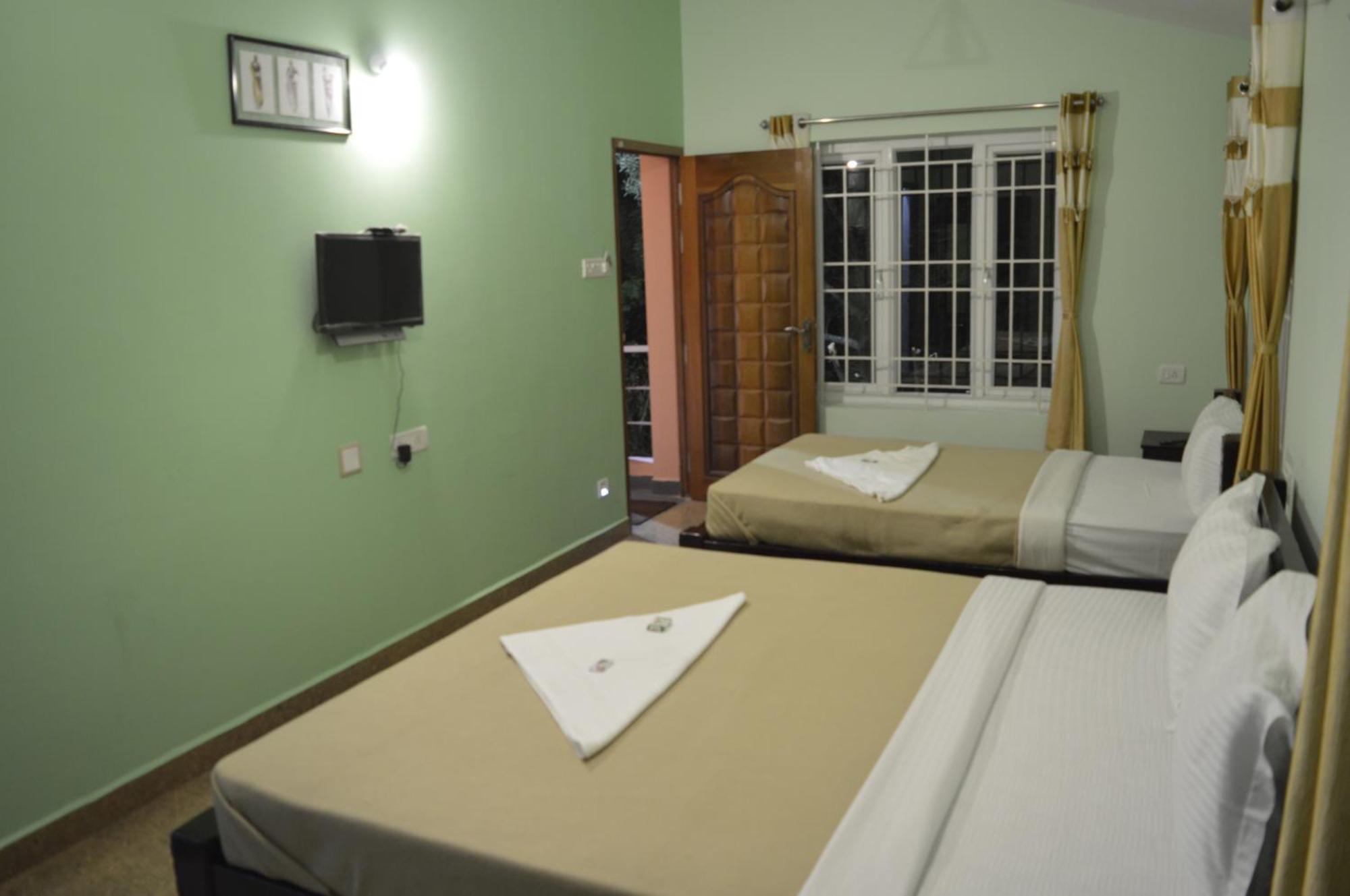 Aaram Holidays Phase1 Guest house *