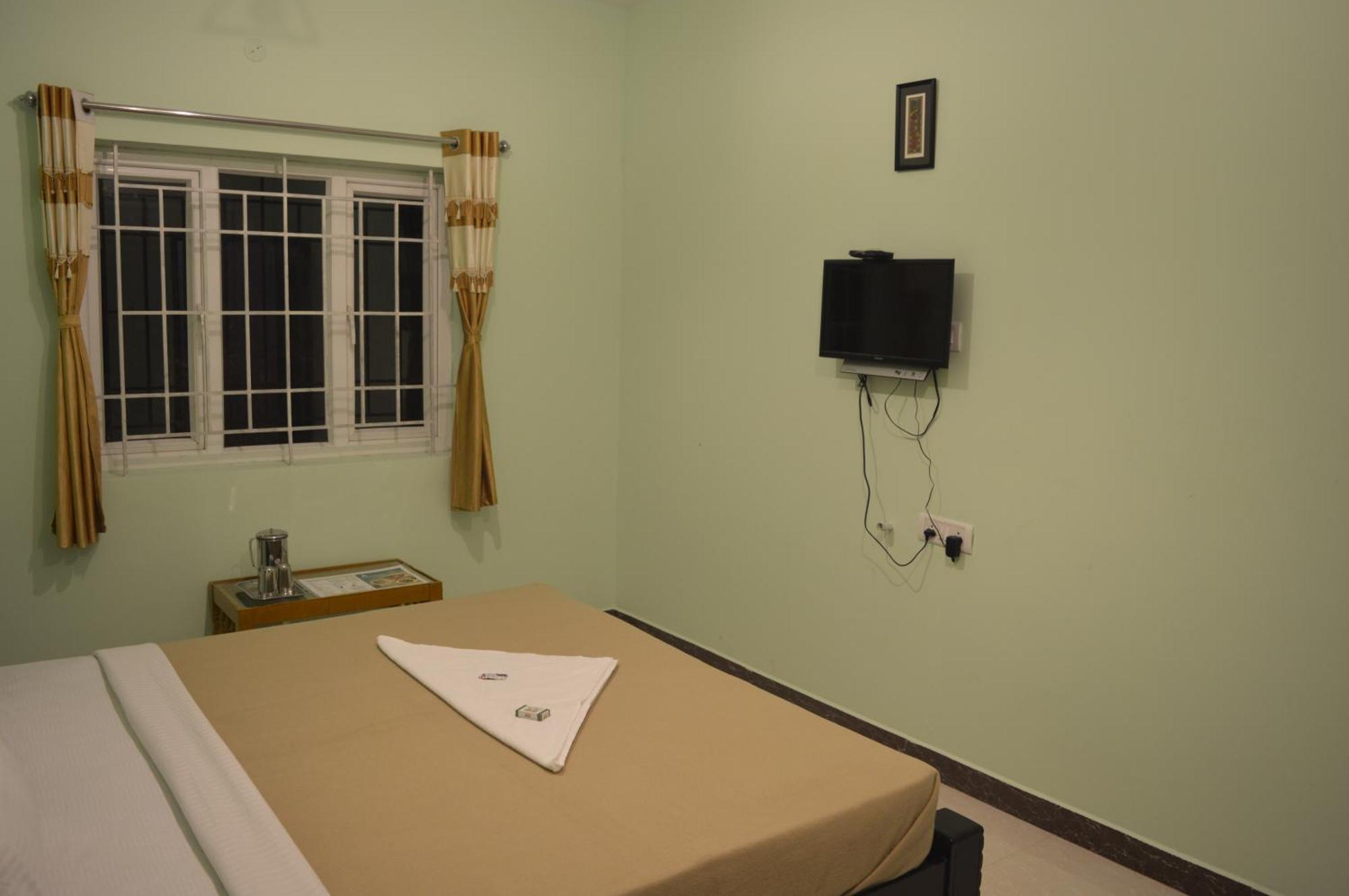 Guest house Aaram Holidays Phase1