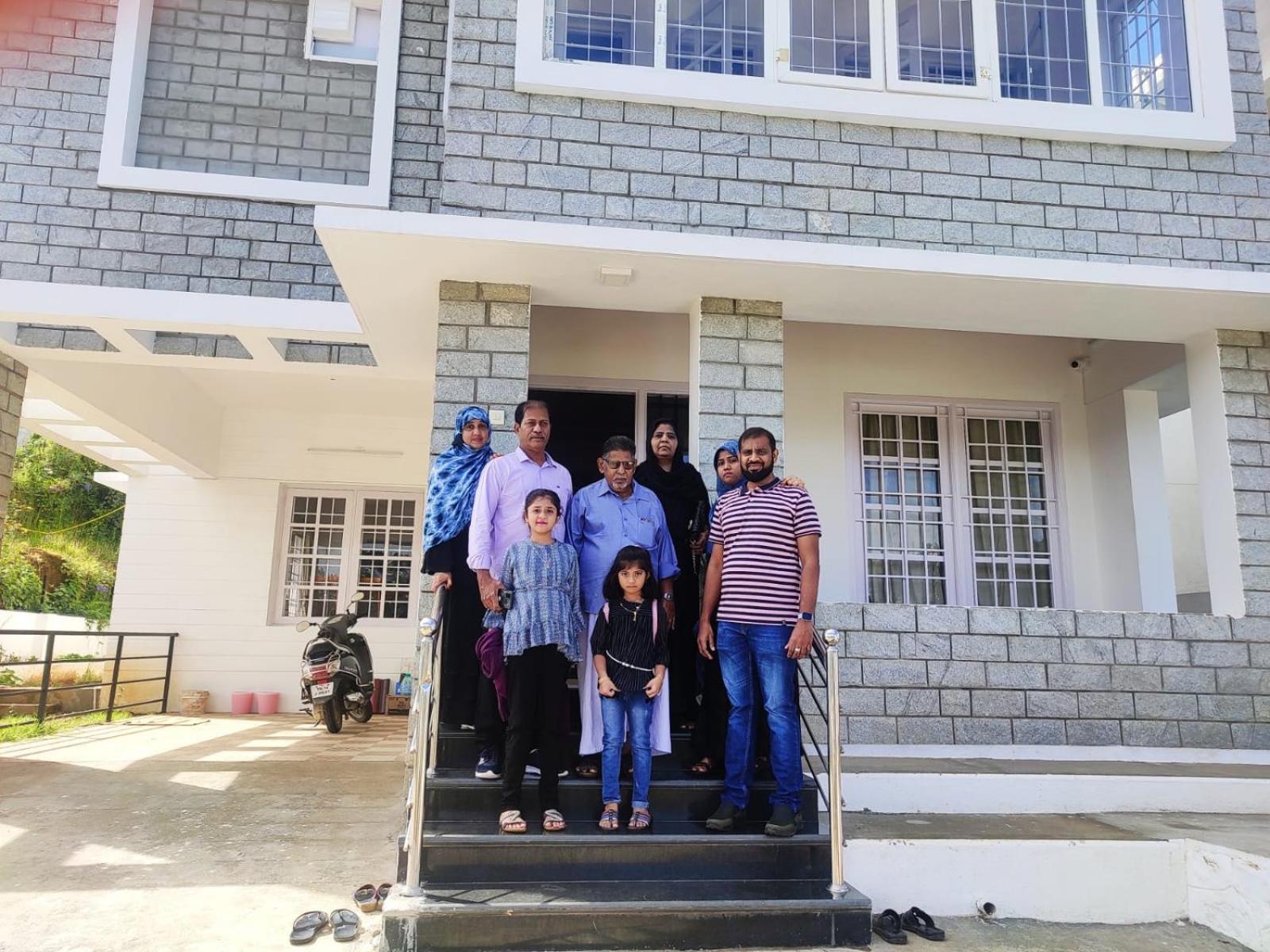 Chill Breeze Castle: 4bhk With & Mountain Views Homestay *