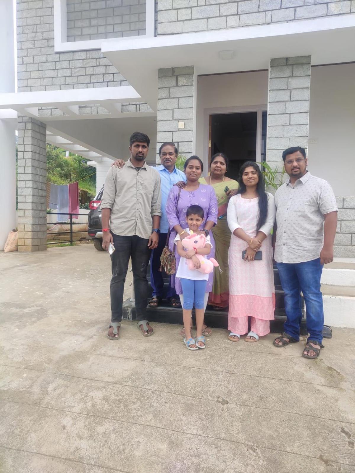 Chill Breeze Castle: 4bhk With & Mountain Views Homestay *