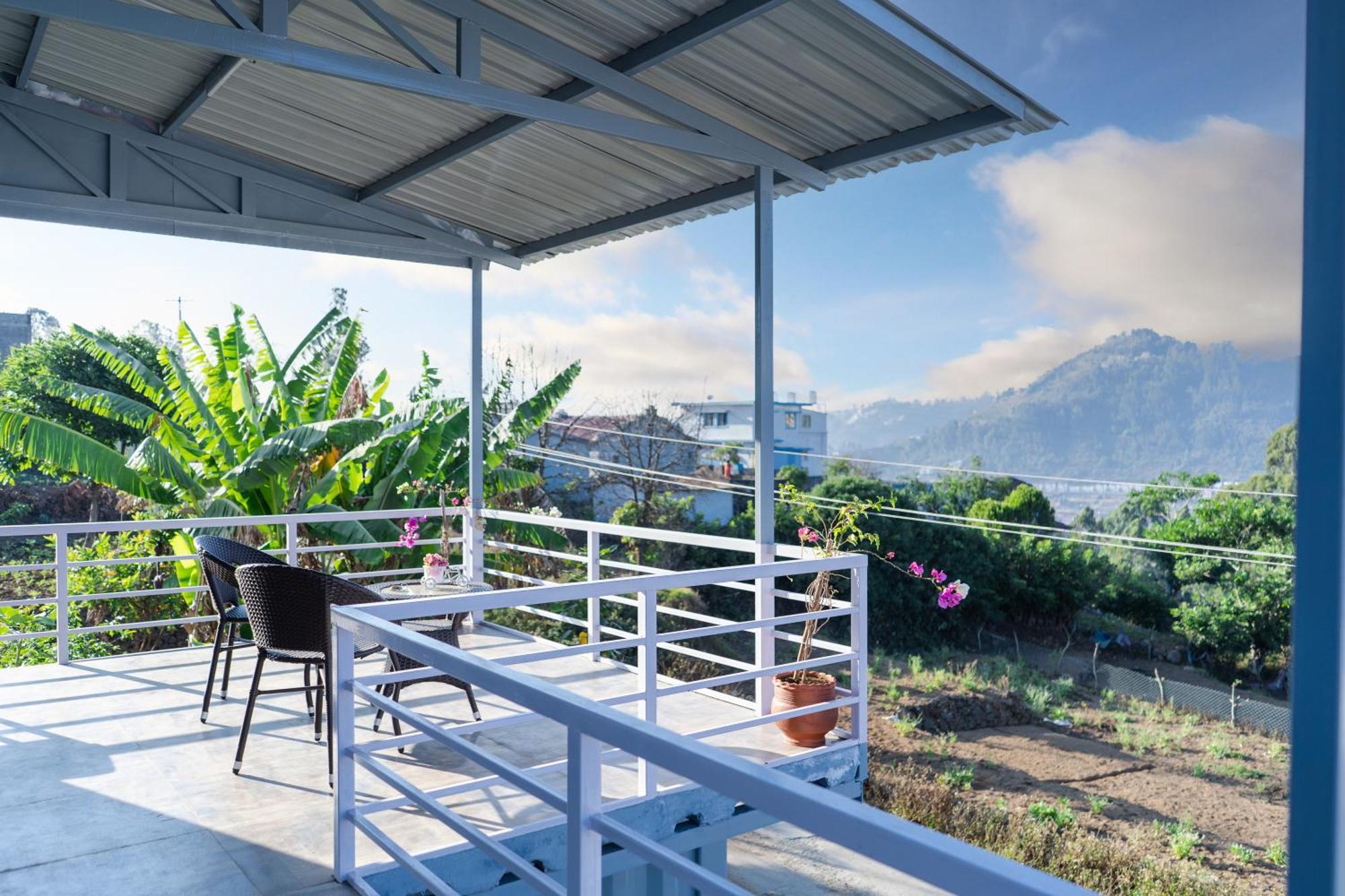 The Jade Highlands Mountain View Container *