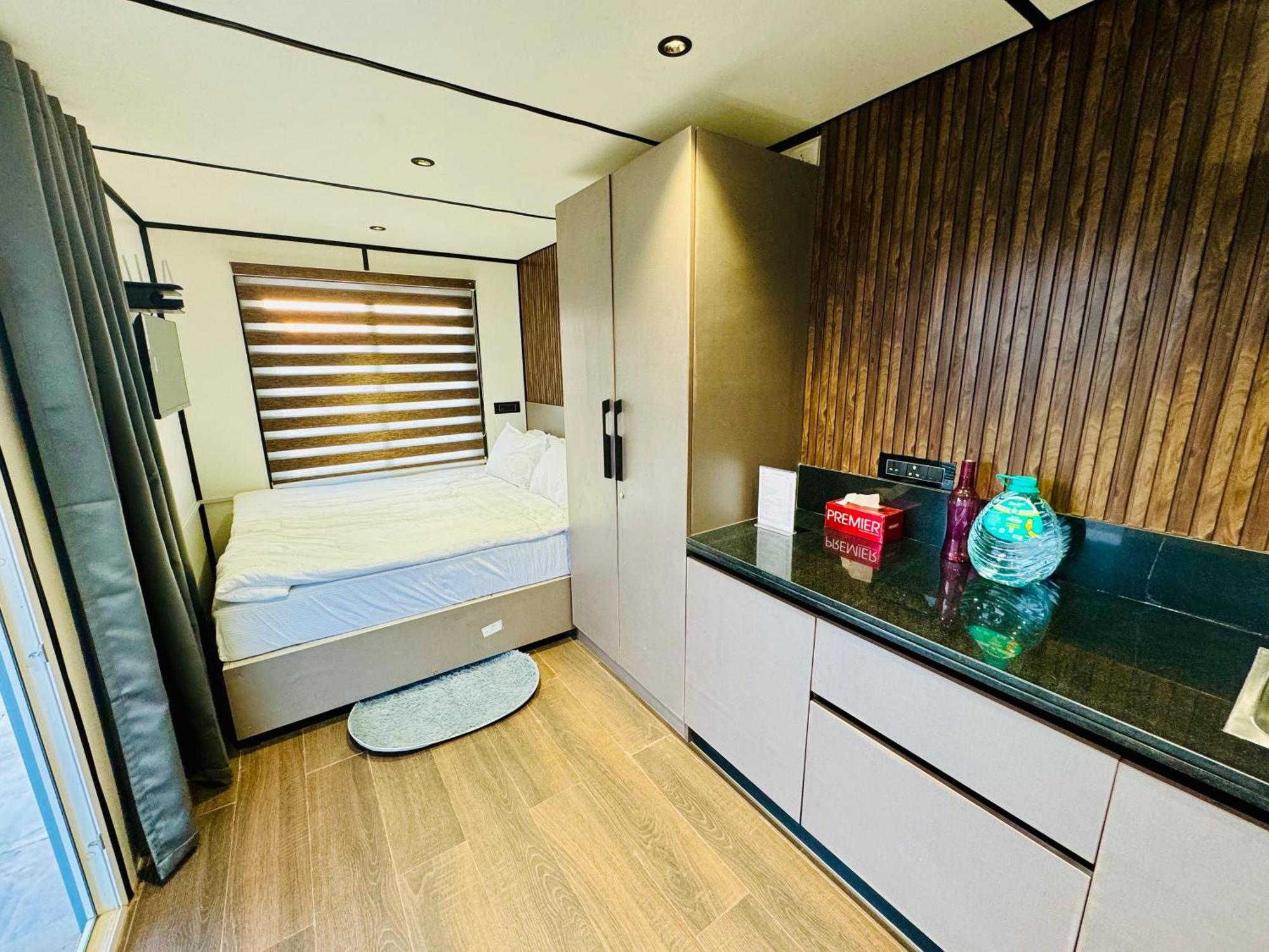 The Jade Highlands Mountain View Container Holiday home