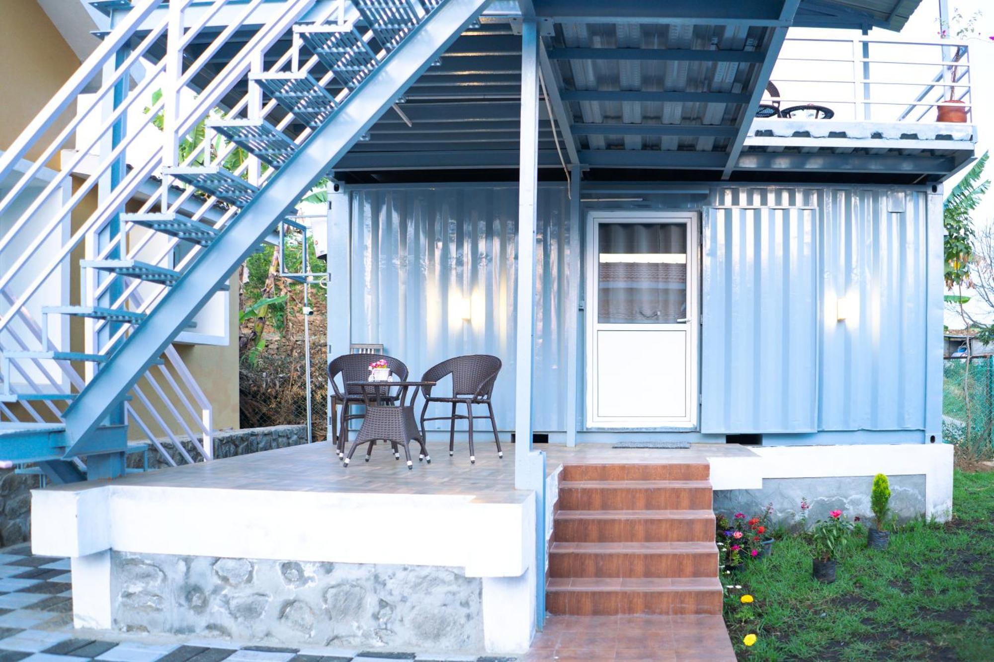 The Jade Highlands Mountain View Container Holiday home *