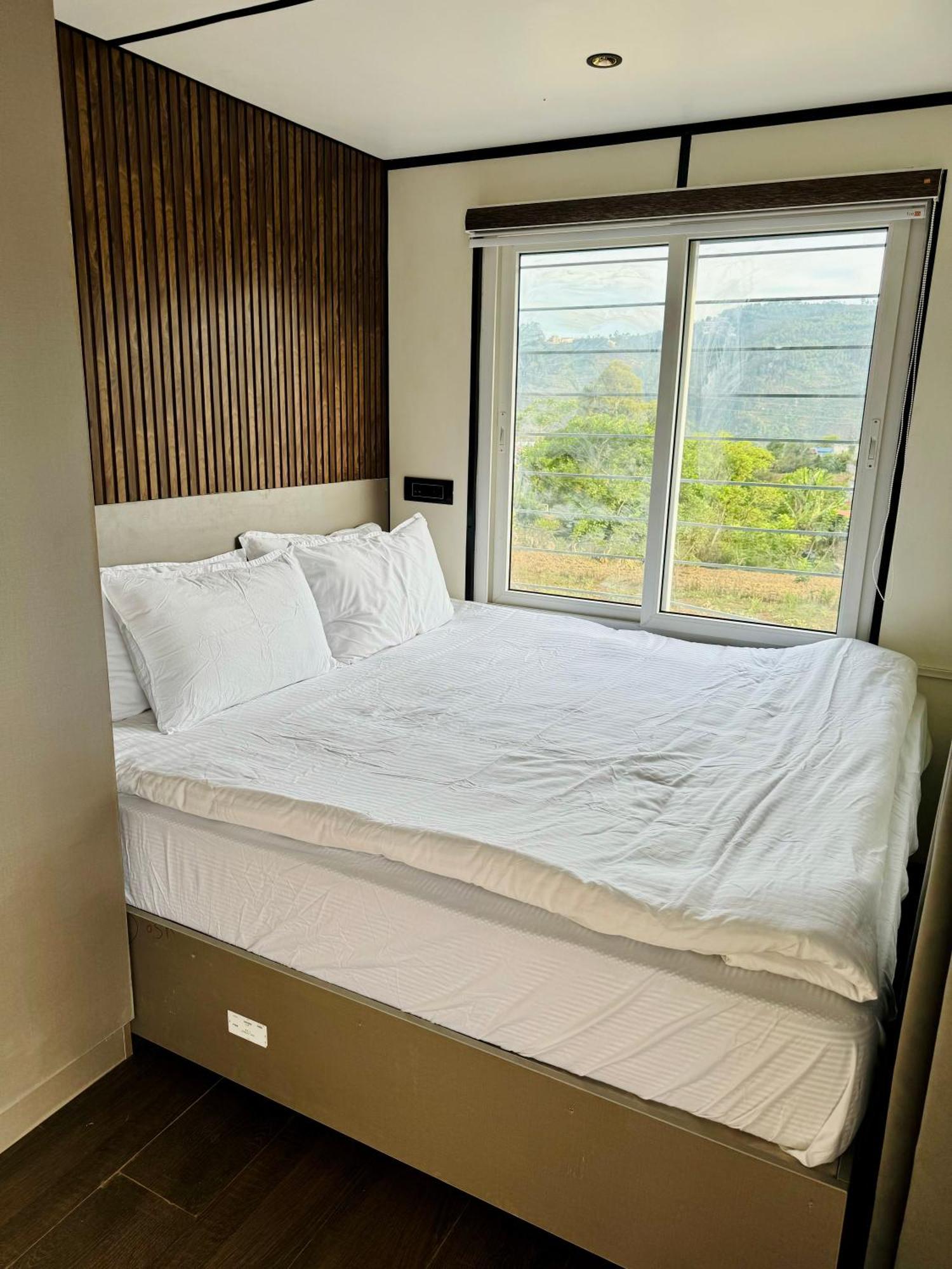 The Jade Highlands Mountain View Container Holiday home