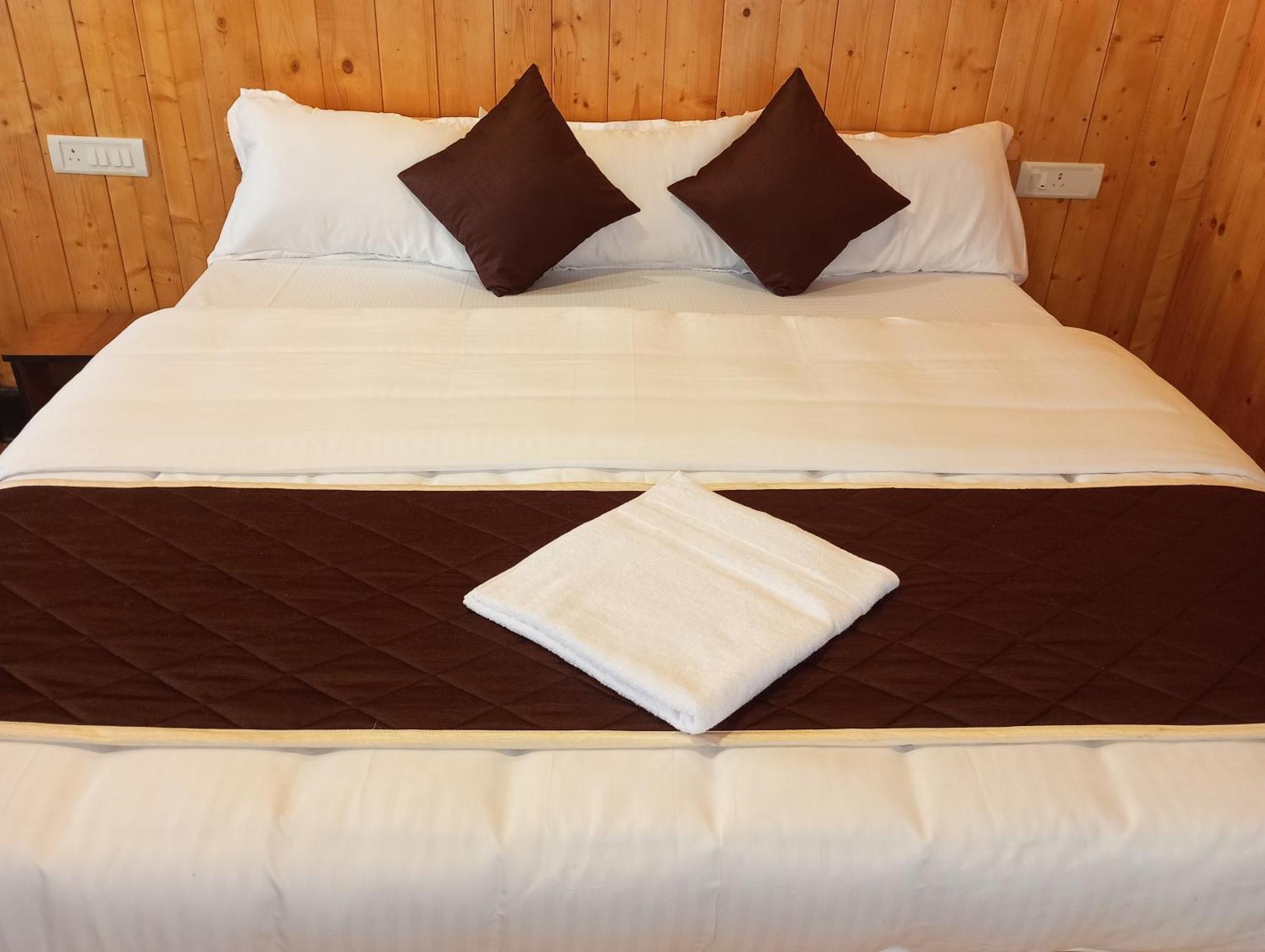 Homestay Loft Wood House Family *