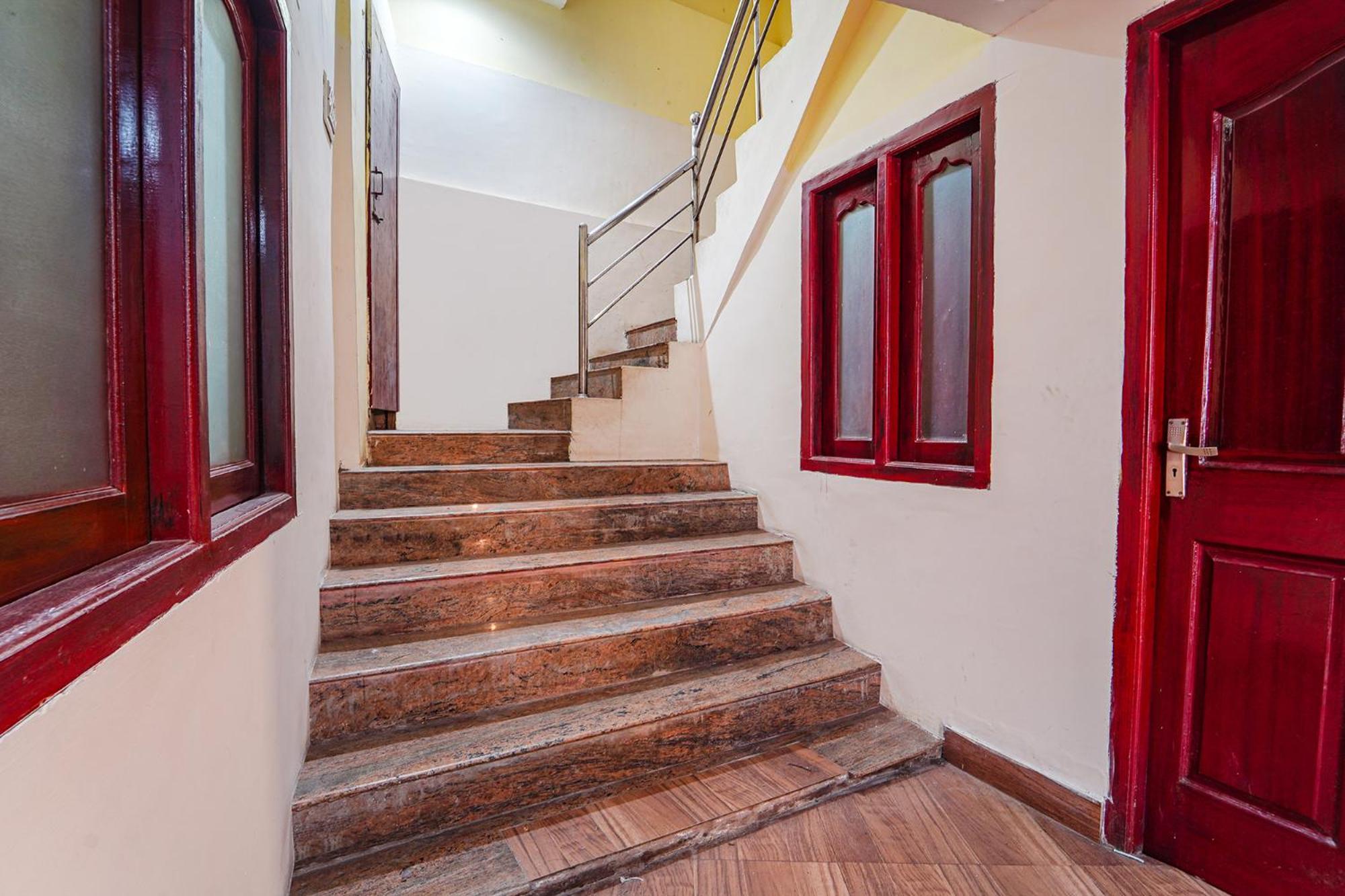 Fabhotel Roshan Residency - Nr Kurinji Andavar Temple