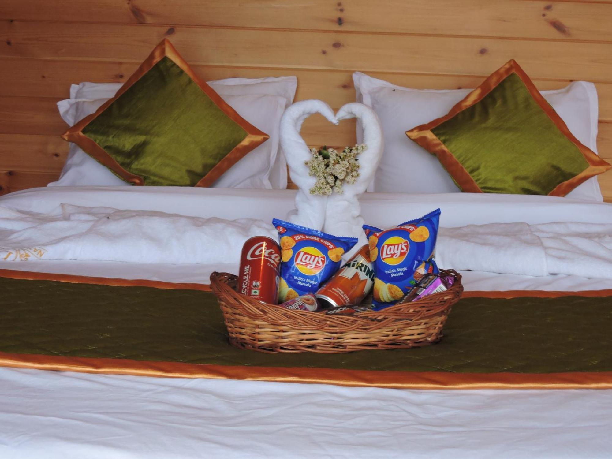 L.t Nature Glamps Luxury tent