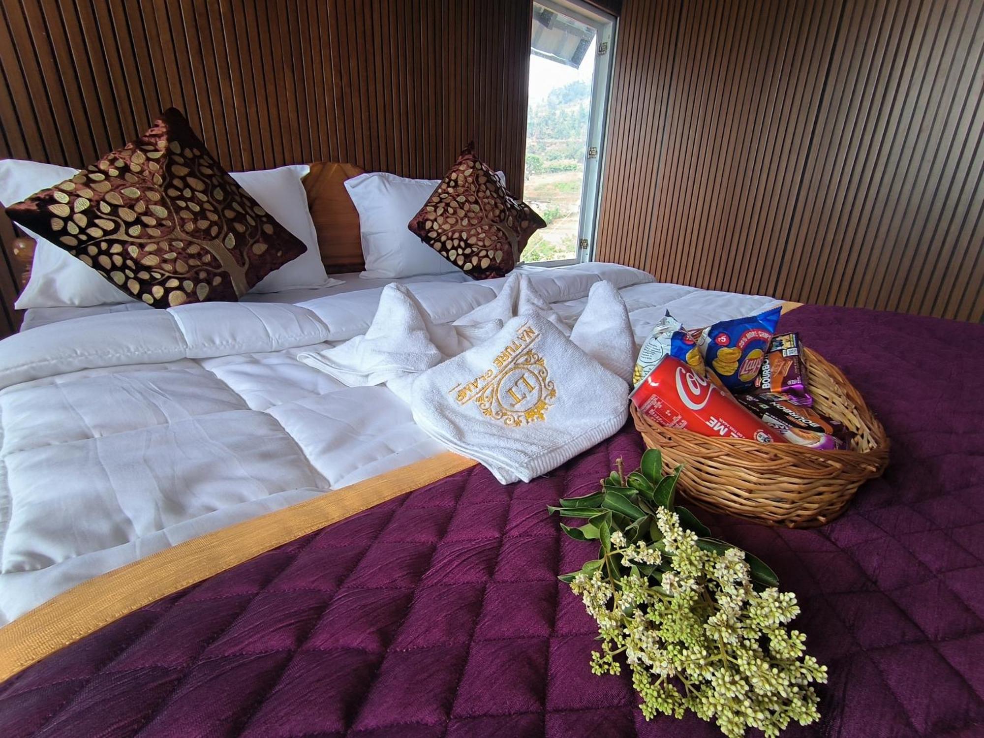 L.t Nature Glamps Luxury tent *