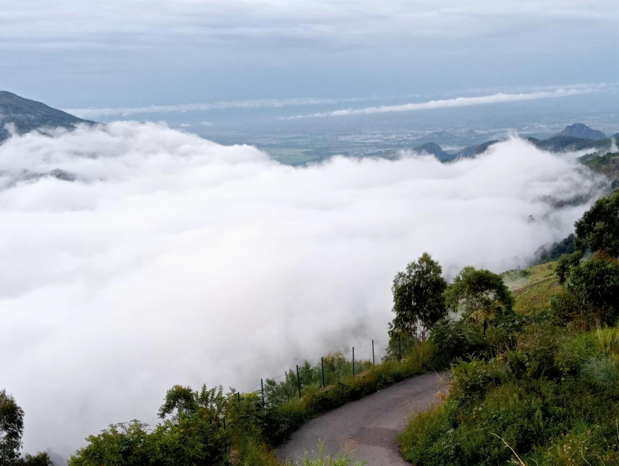 Praveen Woodhouse And 9oo342s565 Villa Kodaikanal