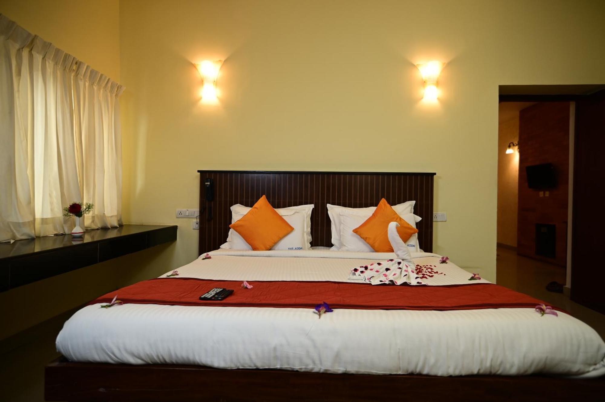 Yagappa Heritage - Near & Bus Stand Resort