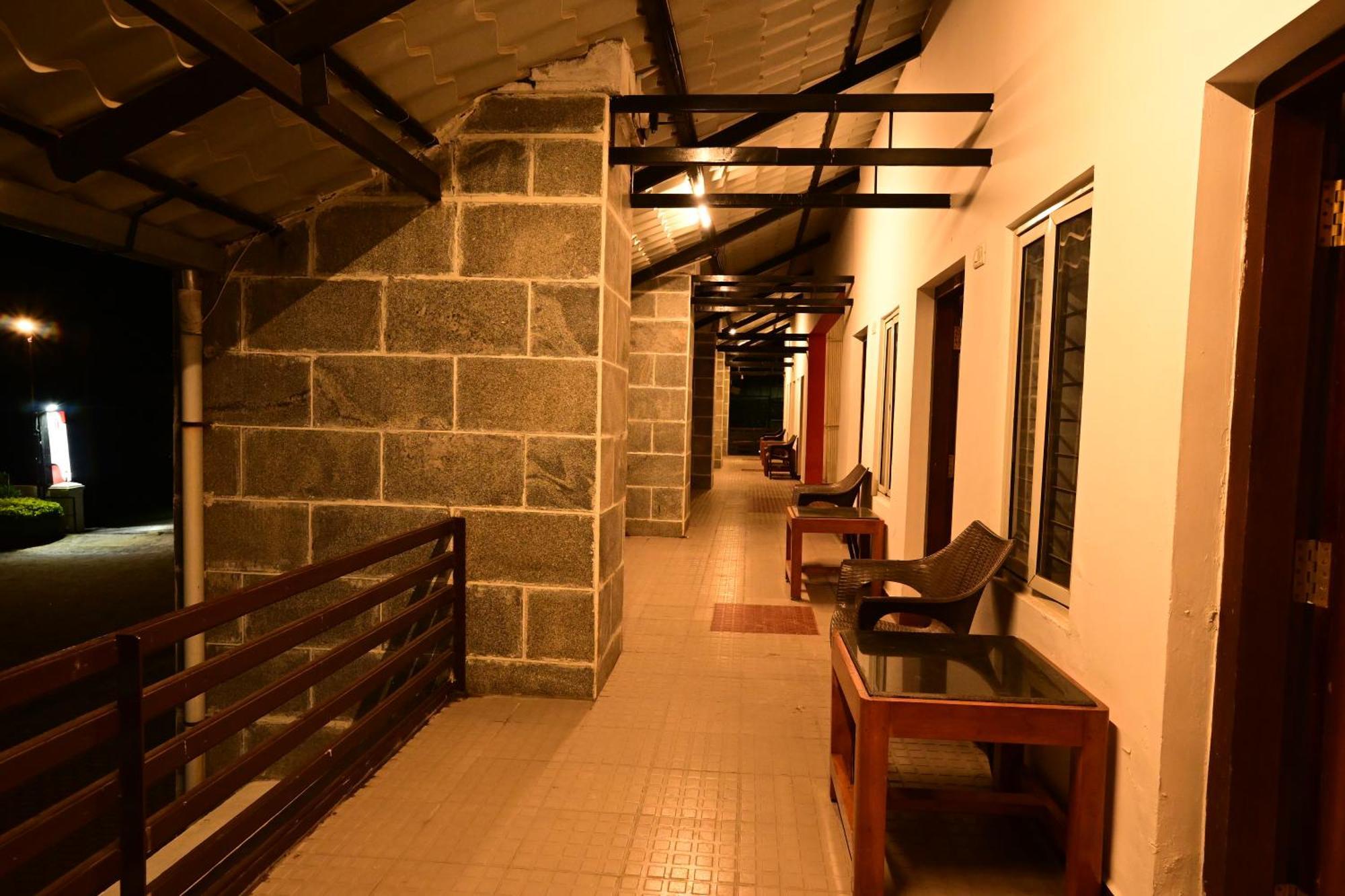 Yagappa Heritage - Near & Bus Stand Resort