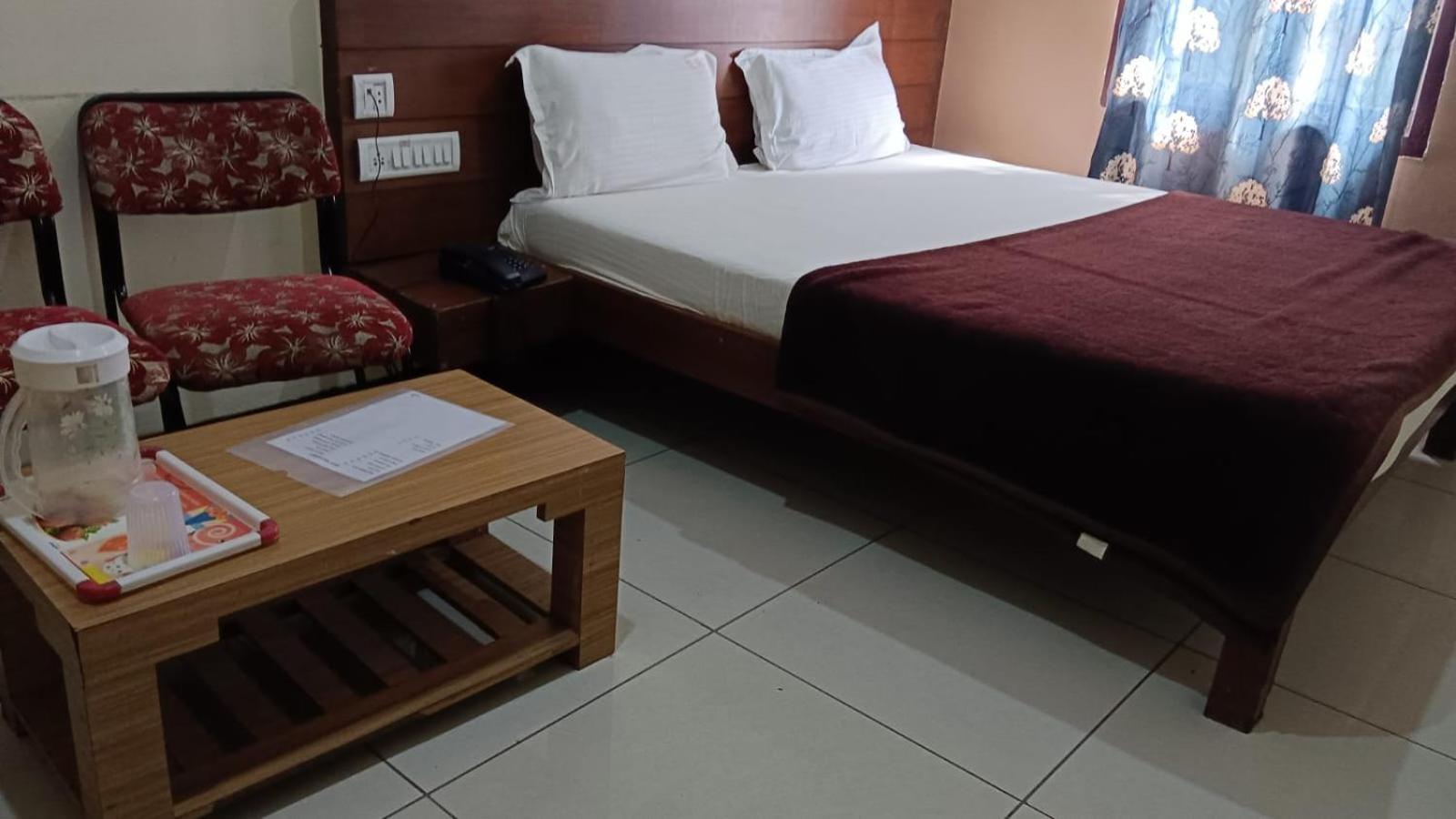 Hotel Ezhil Residency 2*