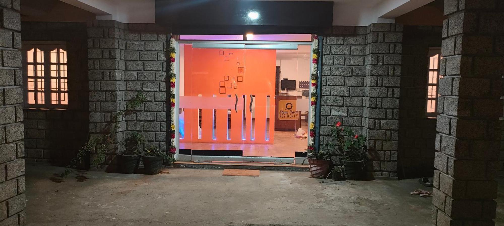 Capsule hotel Stone Park Residency *