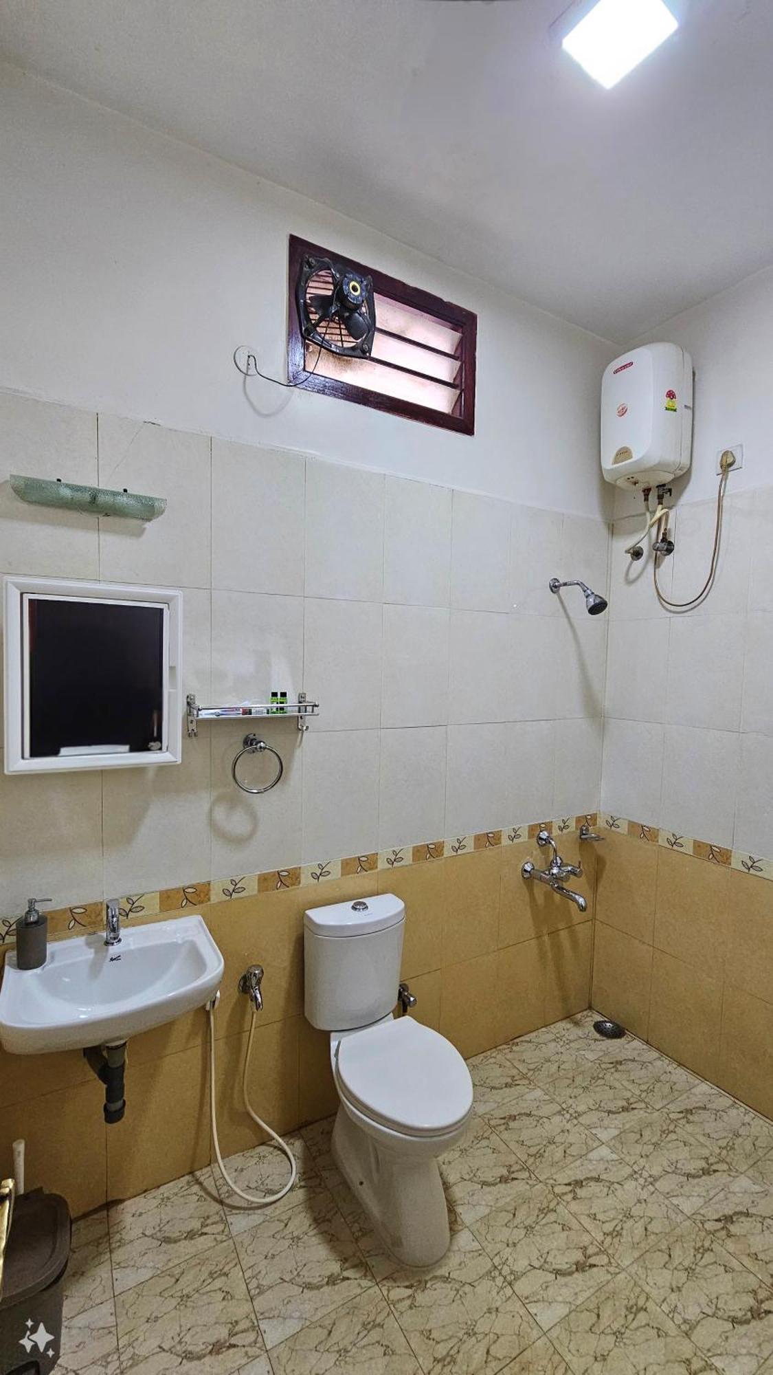 Lakshmi Illam For Families Only Guest house