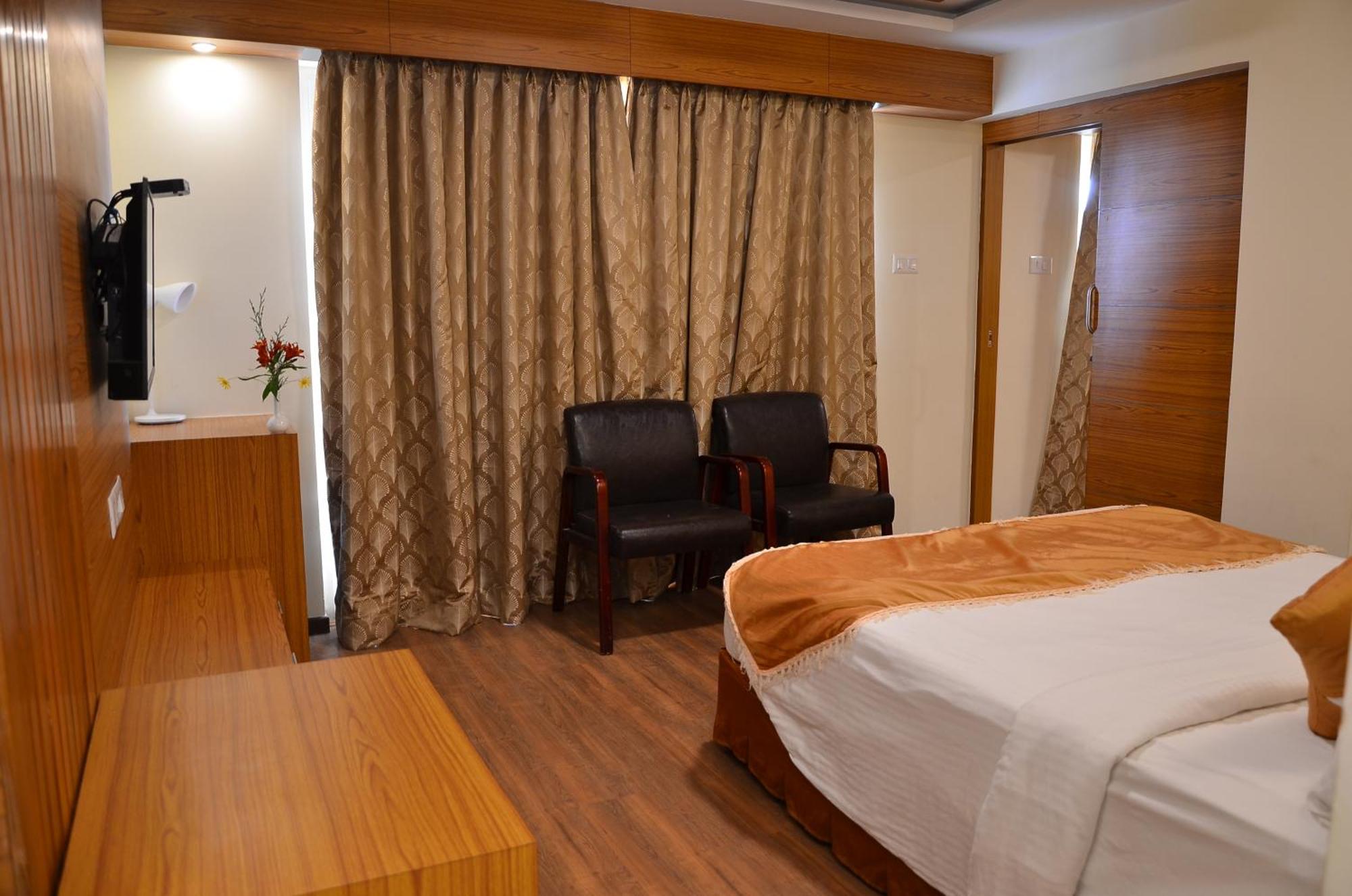 Benzz Park Family Hotel 3*