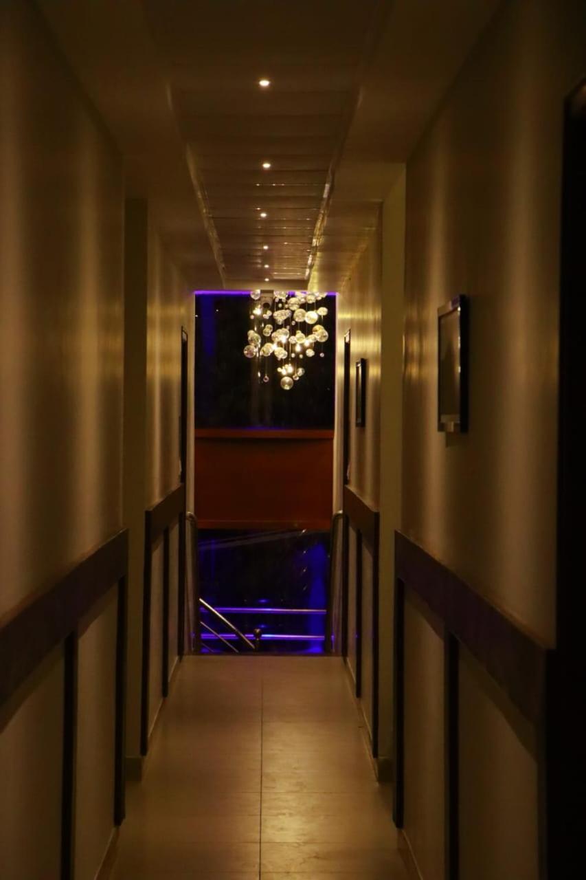 Minus 1 Hotel