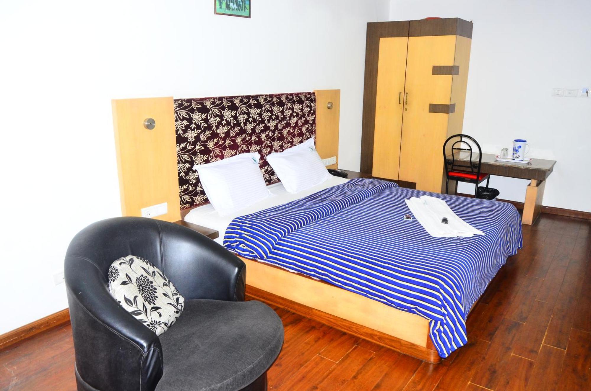 Hotel Kurunji Meridian 3*