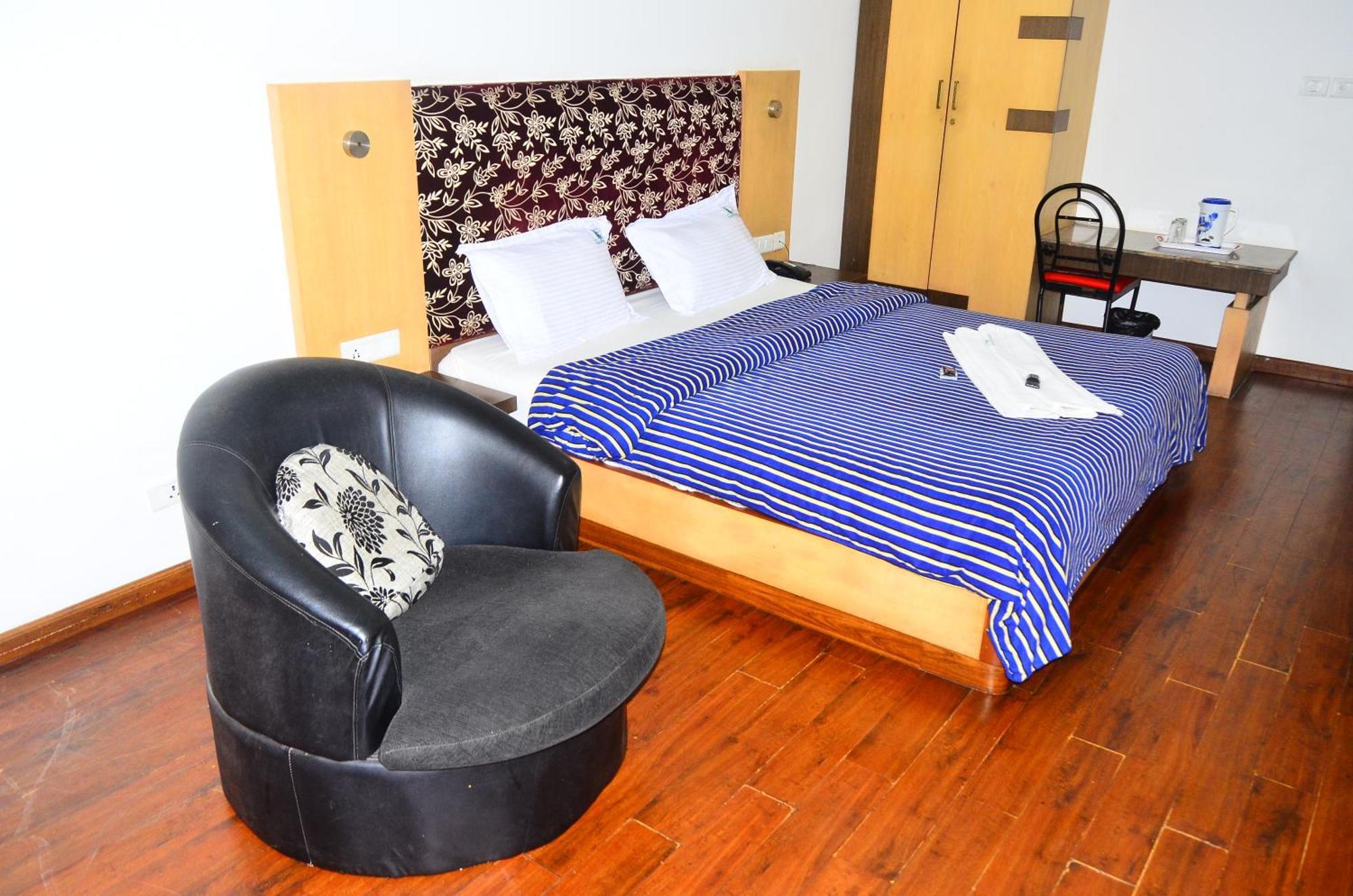 Hotel Kurunji Meridian 3*