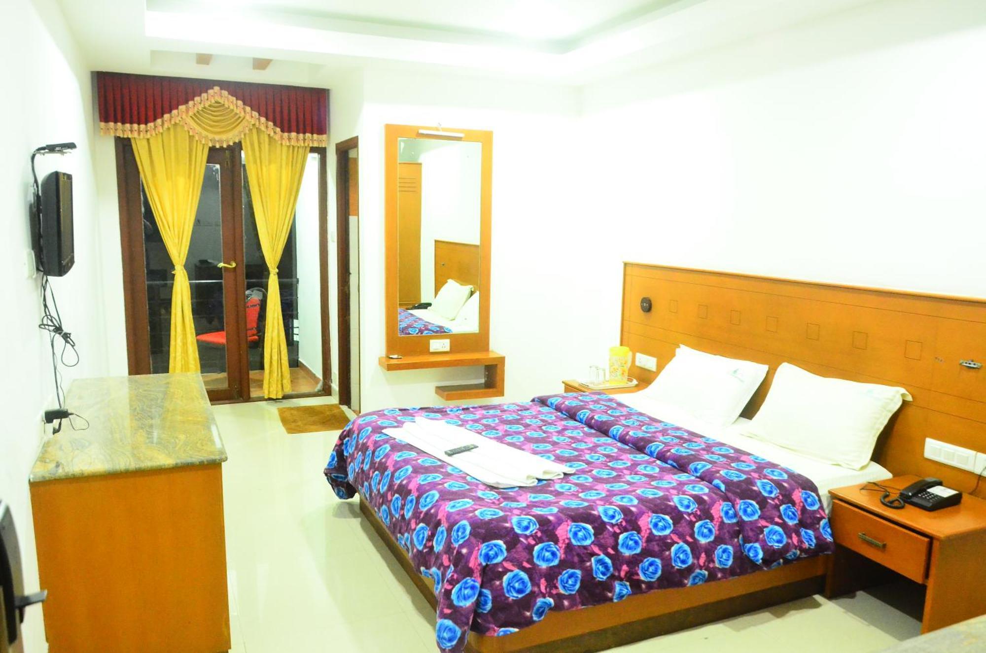 Hotel Kurunji Meridian 3*