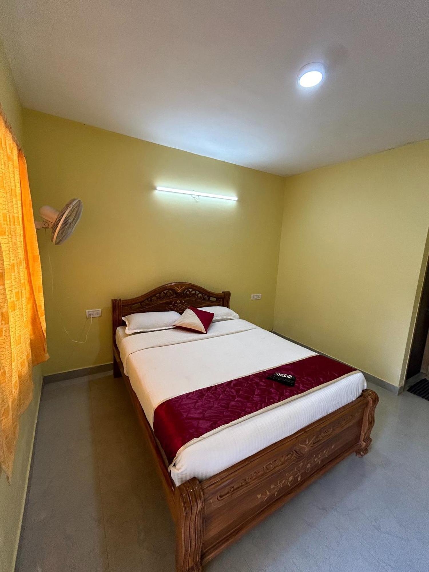 Jrs Guest House, Hotel
