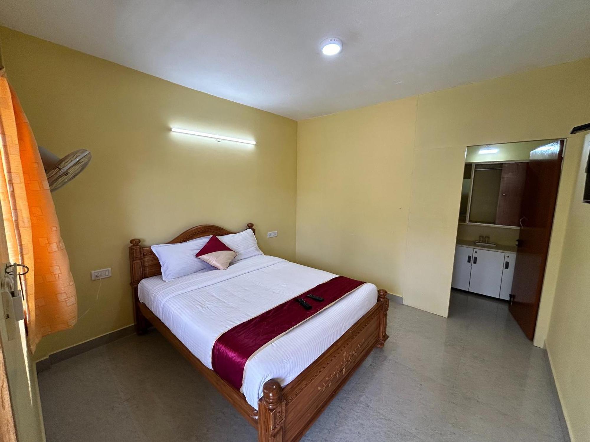 Hotel Jrs Guest House, *