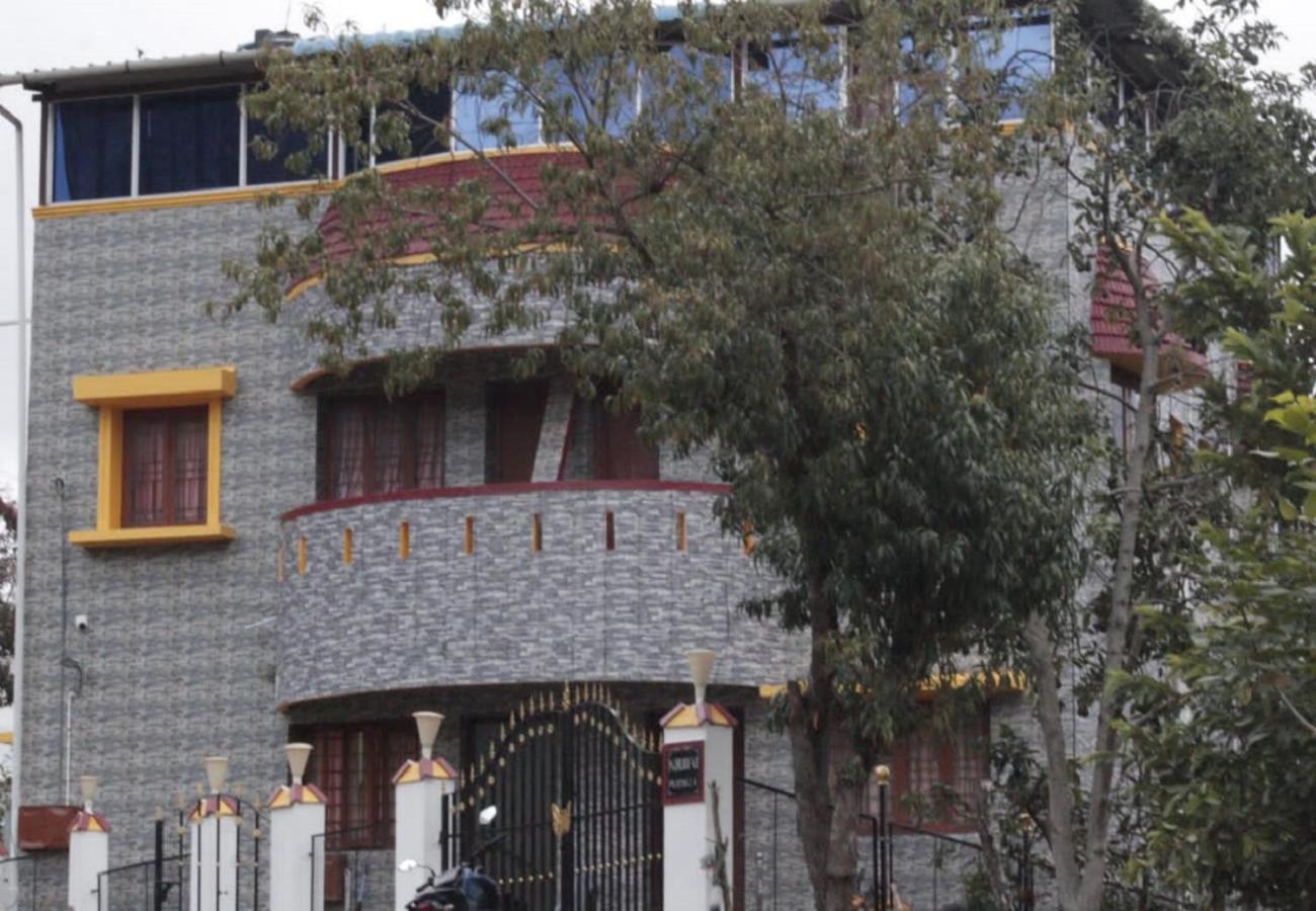 Aak Hills Apartment *