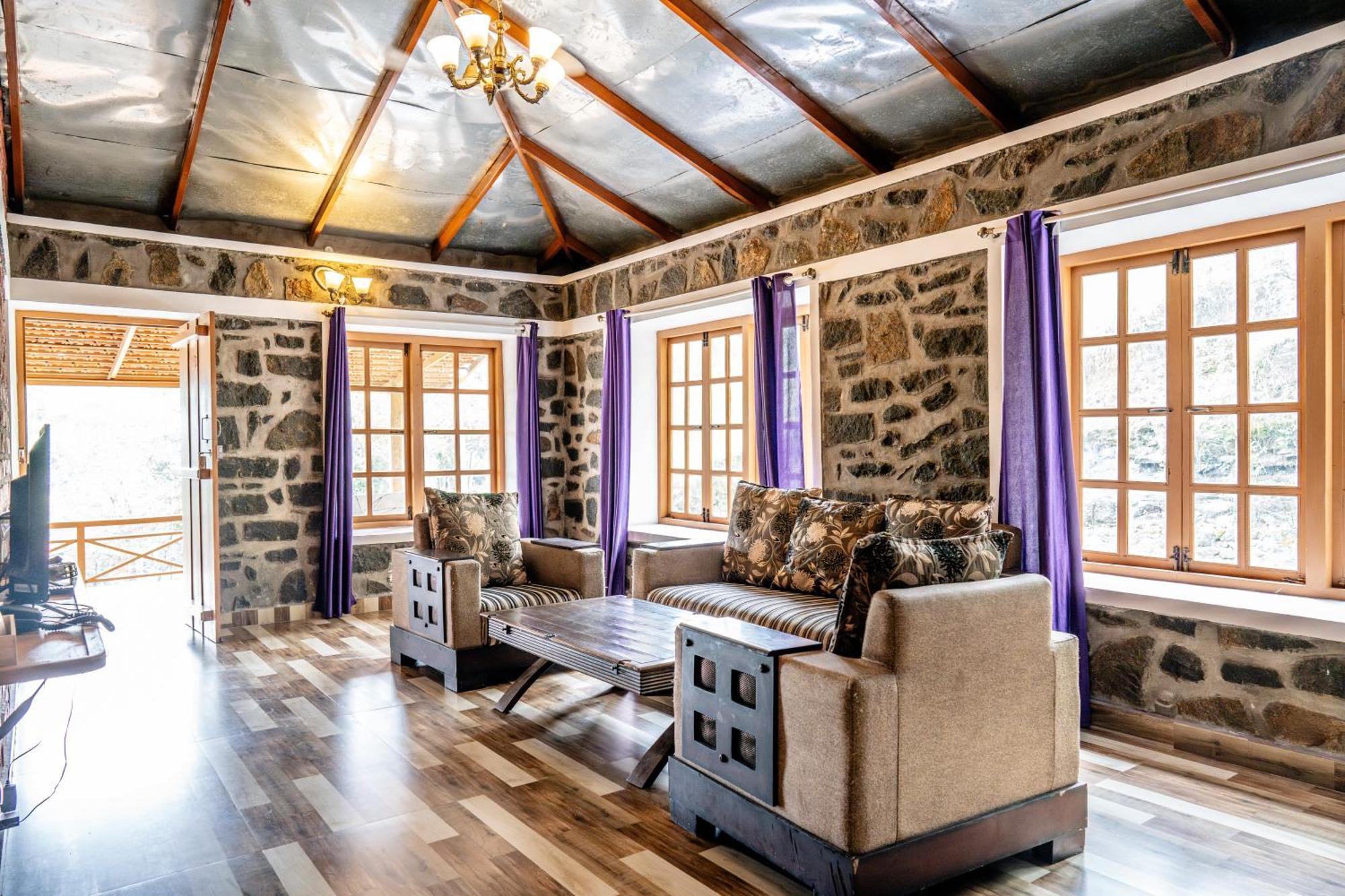 Zacs Valley Resort, 3*