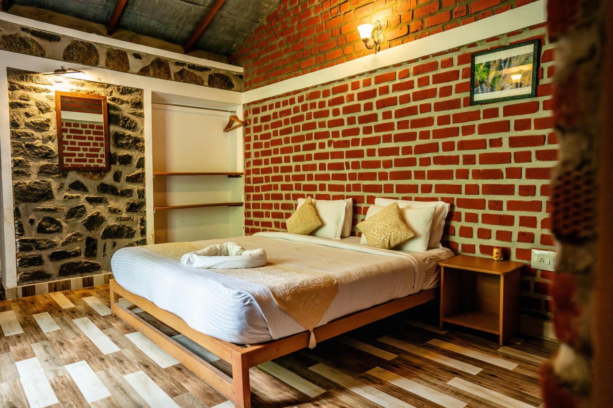 Zacs Valley Resort,
