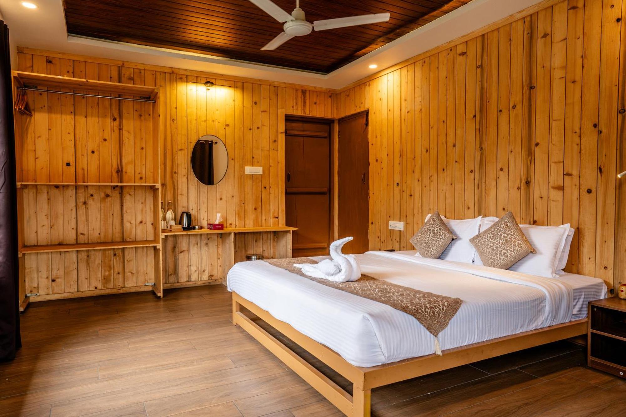 Zacs Valley Resort, Resort