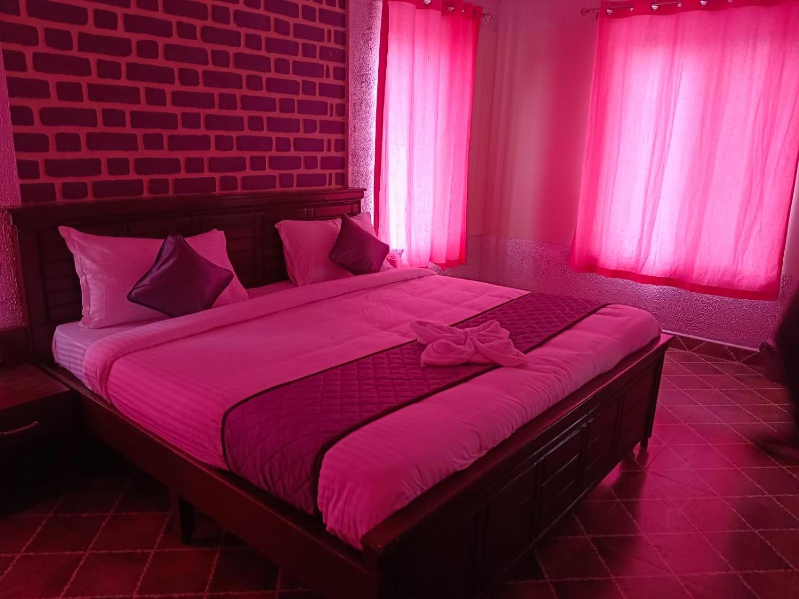 Misty Valley Homestay *