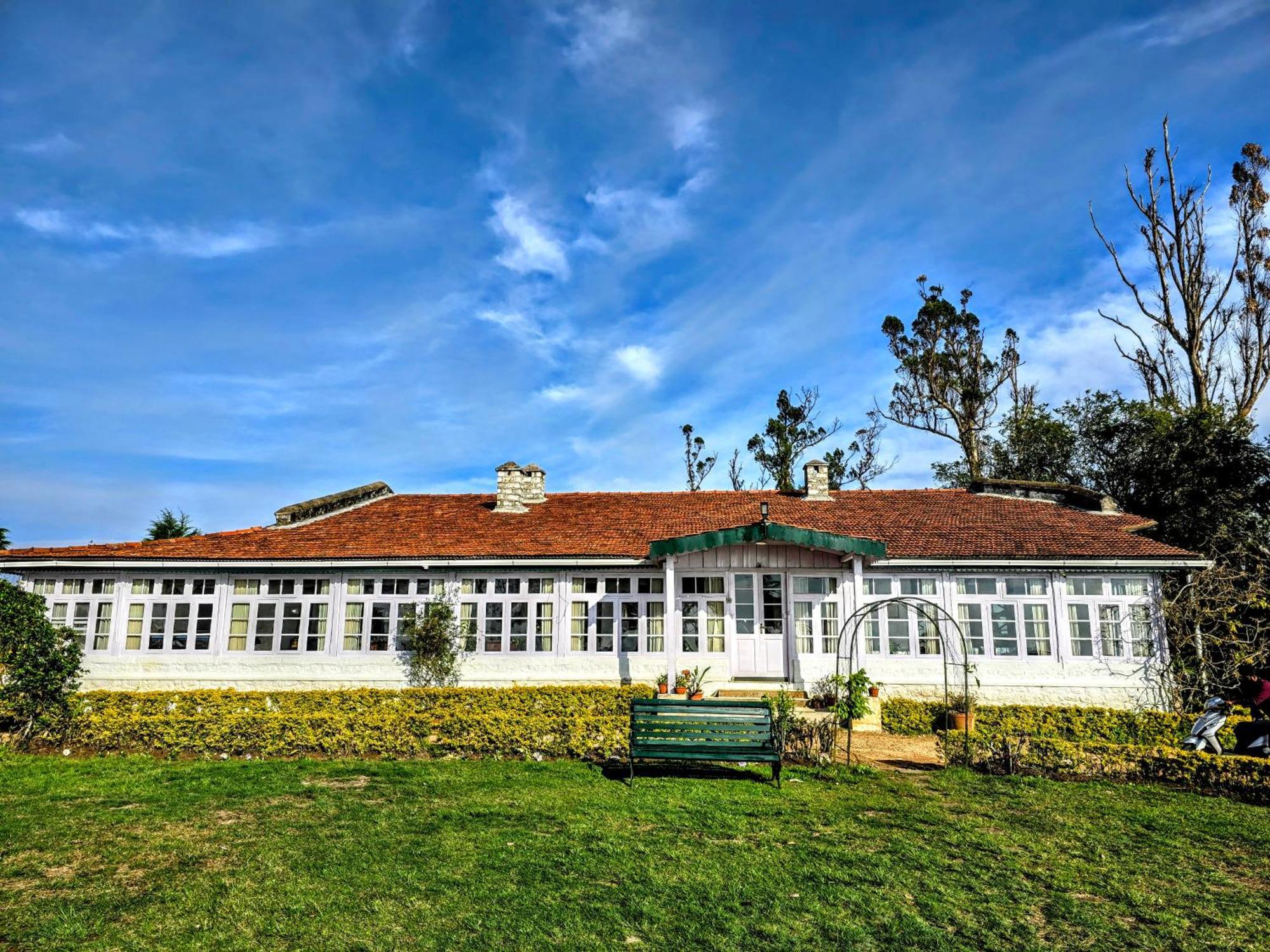 Villa Milhaven Crest *