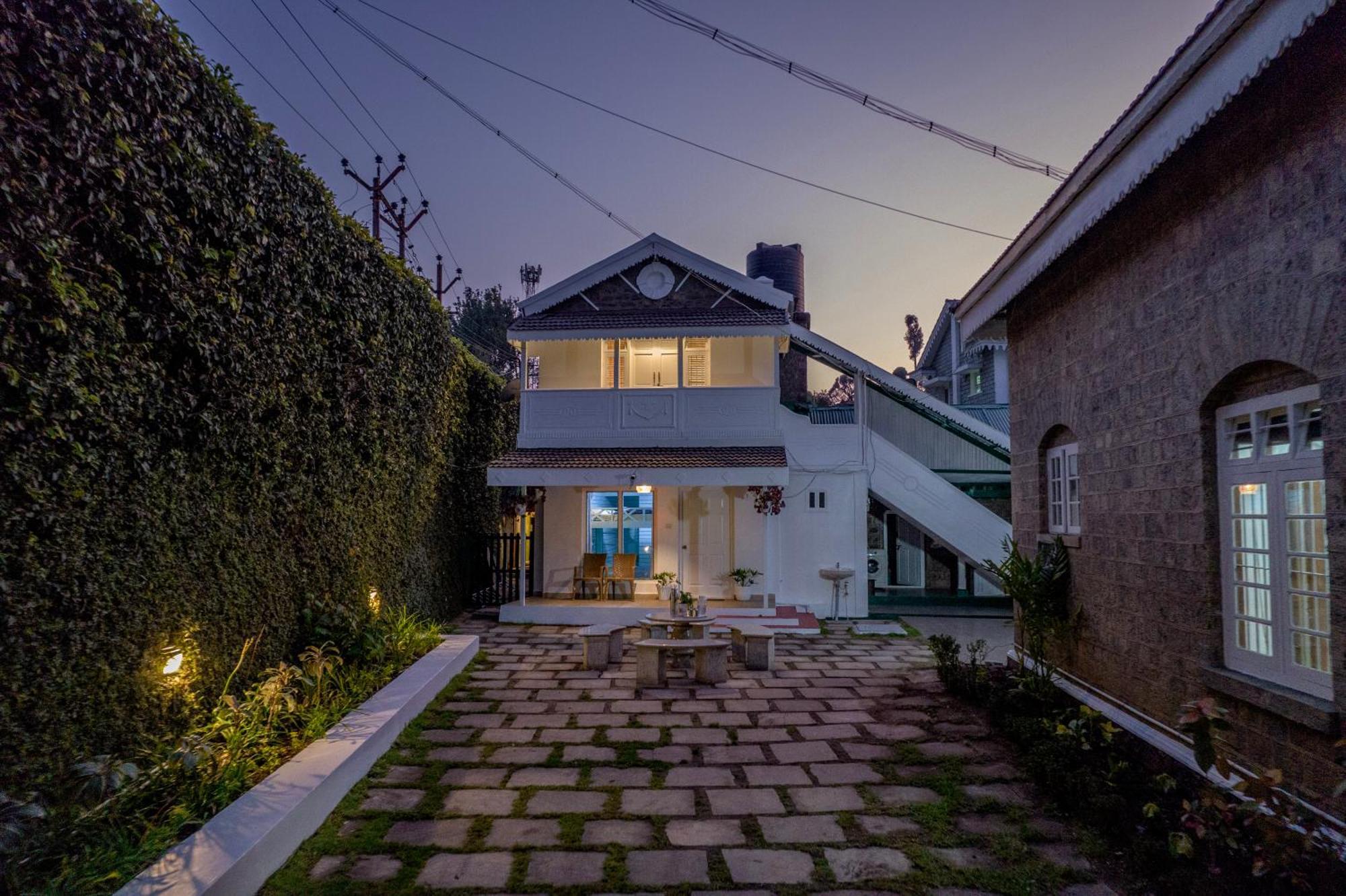 Savithri Gemini Ganesh Bungalow By Xploreindo
