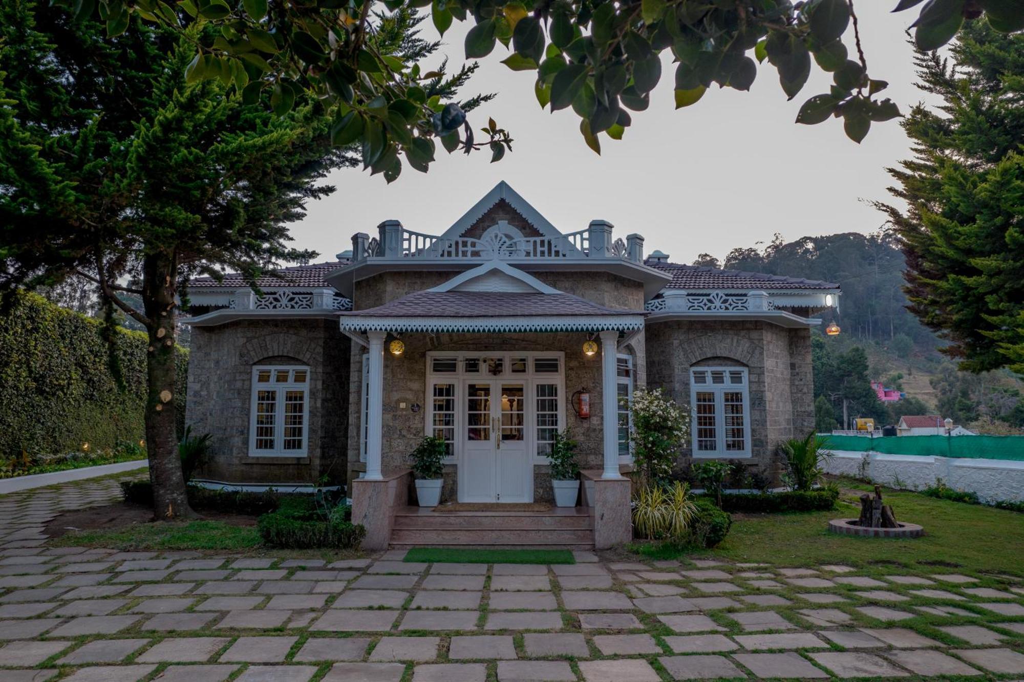 Savithri Gemini Ganesh Bungalow By Xploreindo Villa