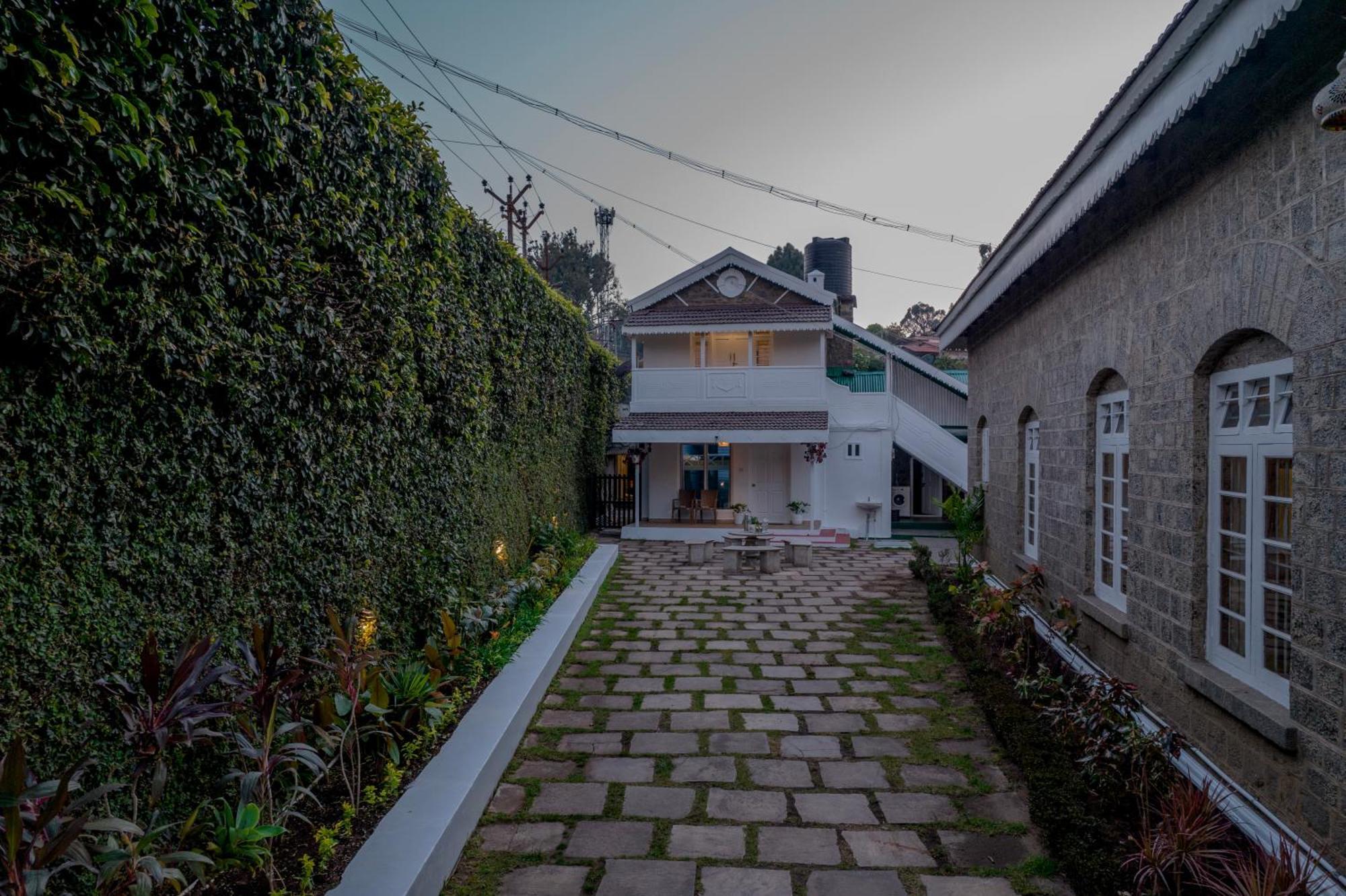 Savithri Gemini Ganesh Bungalow By Xploreindo Villa