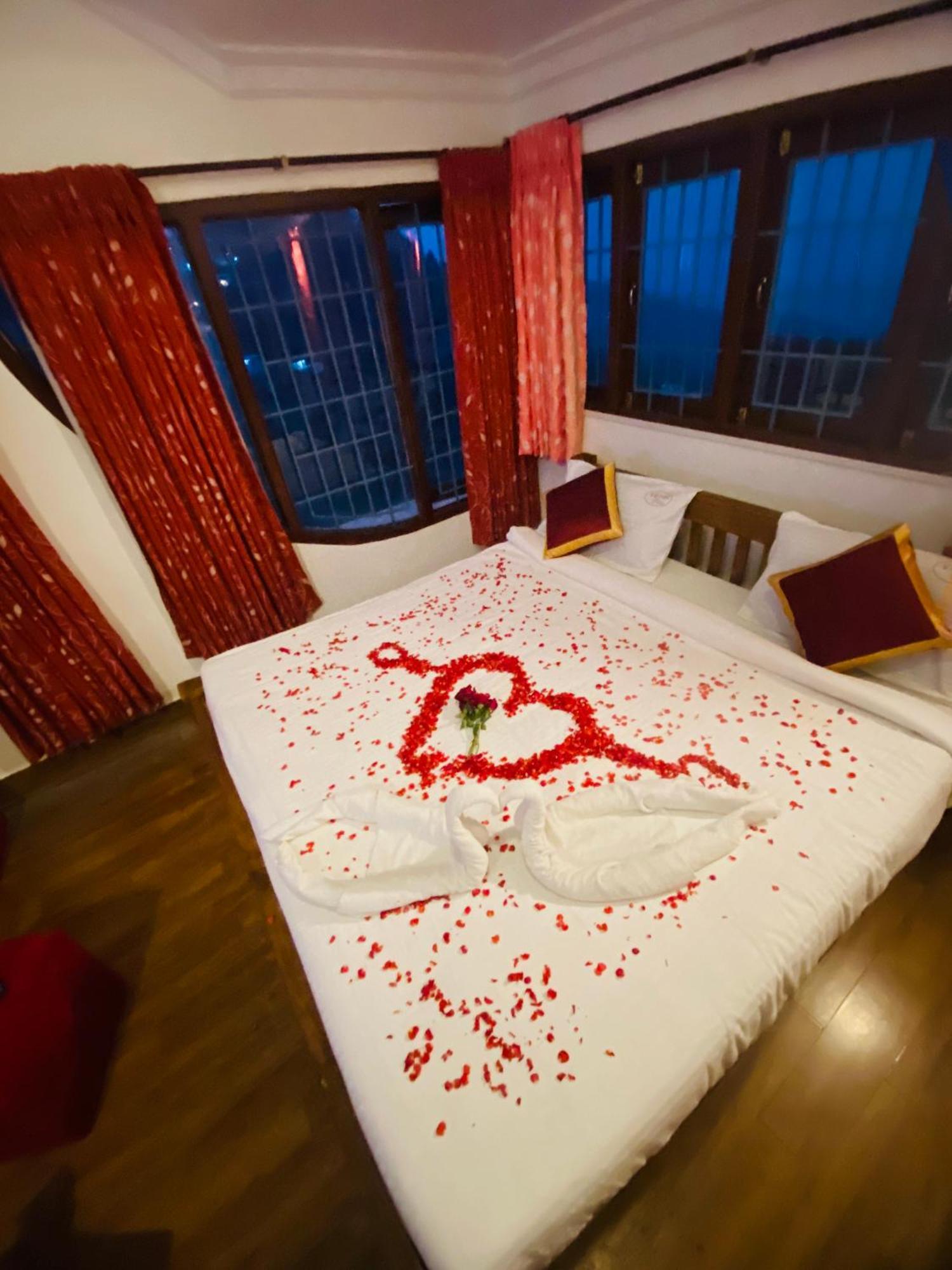Vetri Flats Hotel