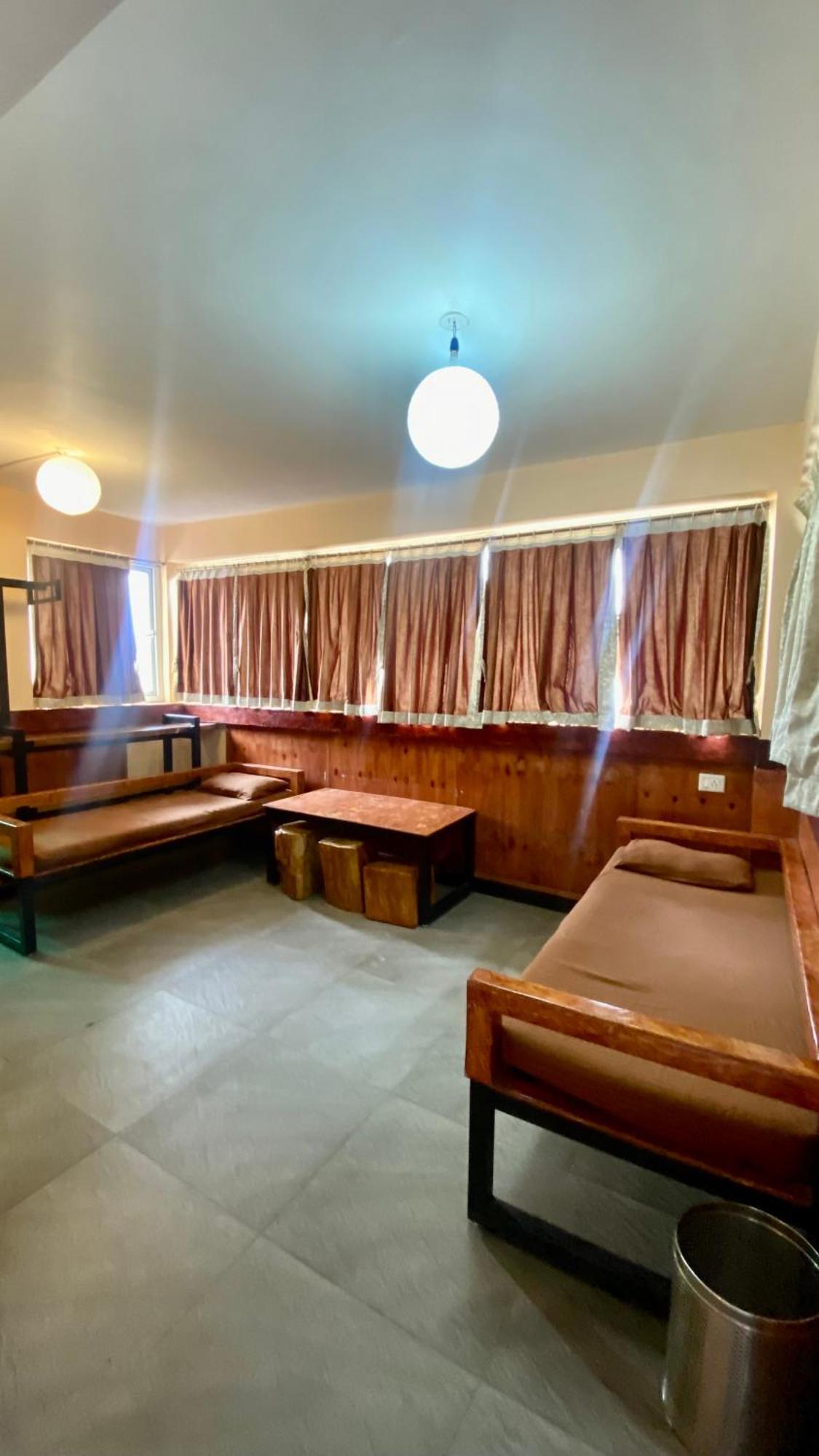 Radiance Art Residency Poombarai Hotel 2*