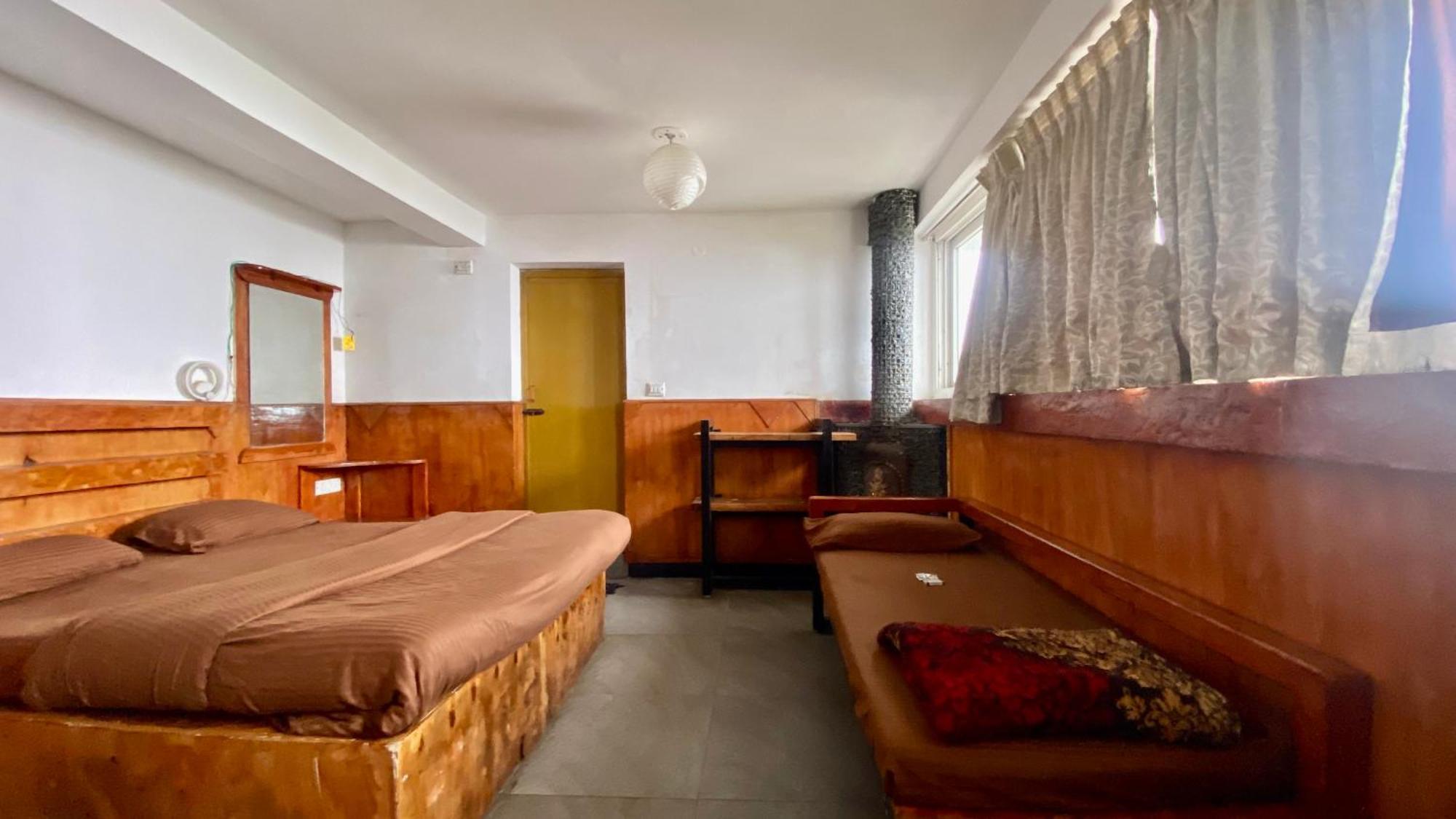 Hotel Radiance Art Residency Poombarai 2*