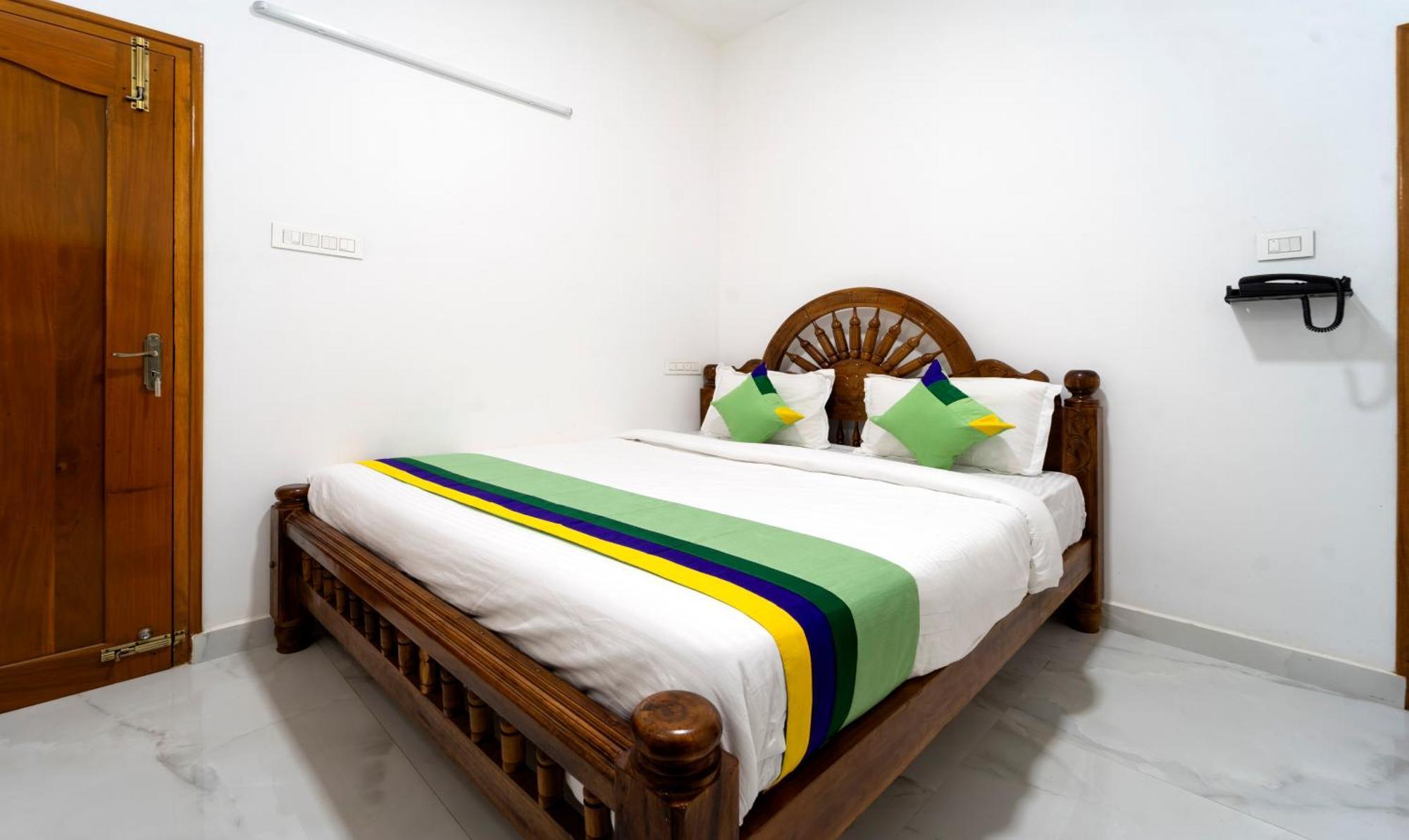 Hotel Treebo The Regalia With Mountain View 3*