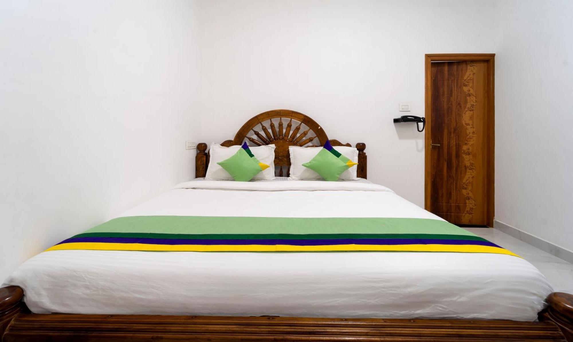 Hotel Treebo The Regalia With Mountain View 3*