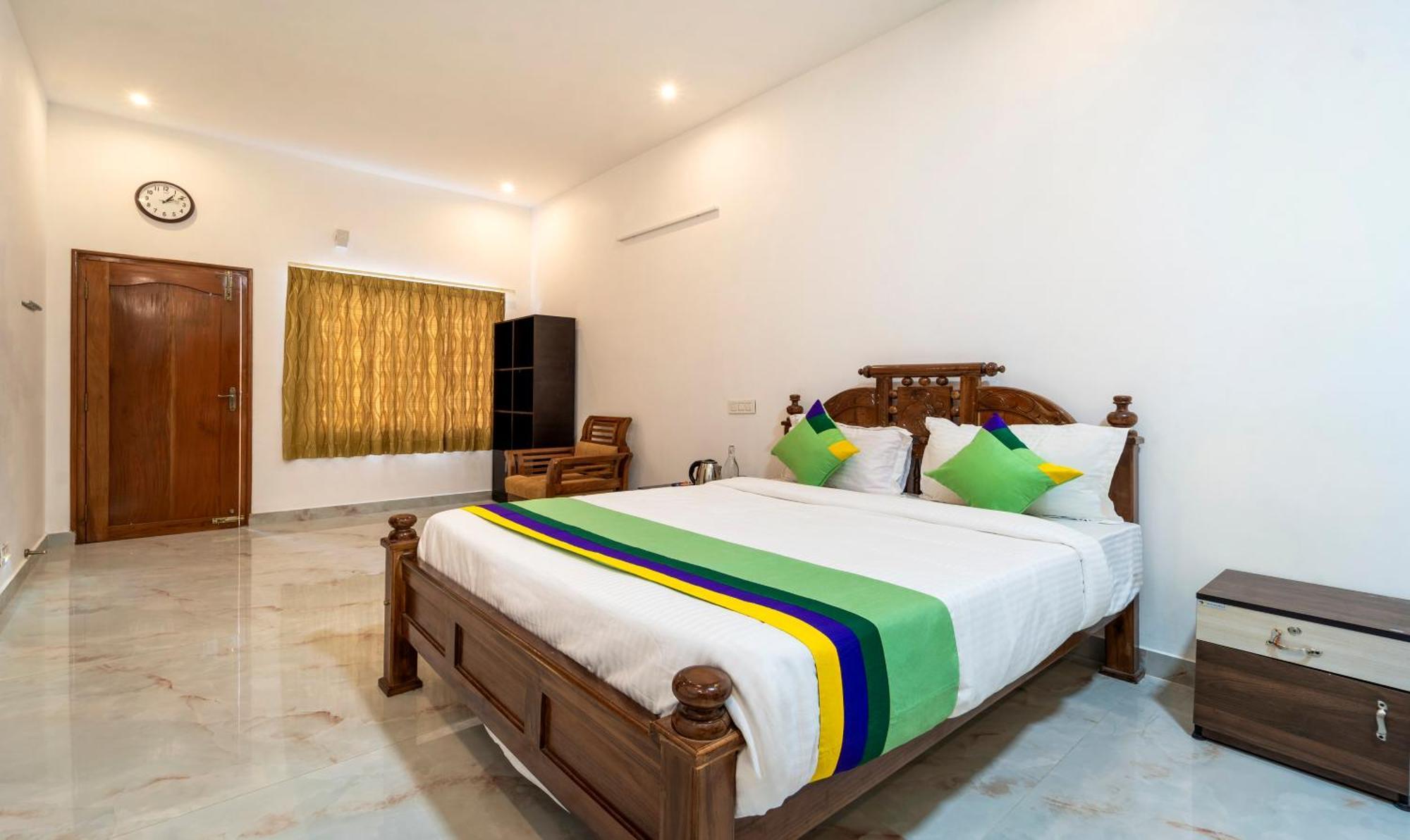 Treebo The Regalia With Mountain View Hotel 3*