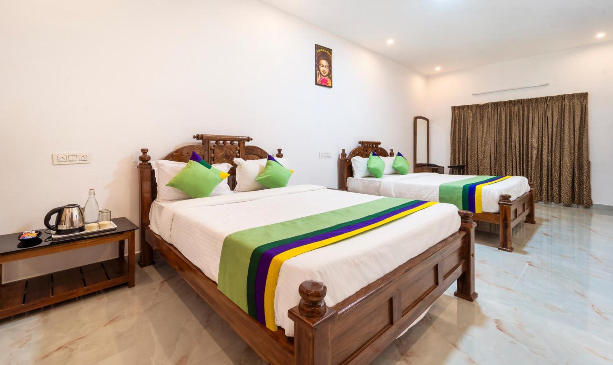 Hotel Treebo The Regalia With Mountain View 3*