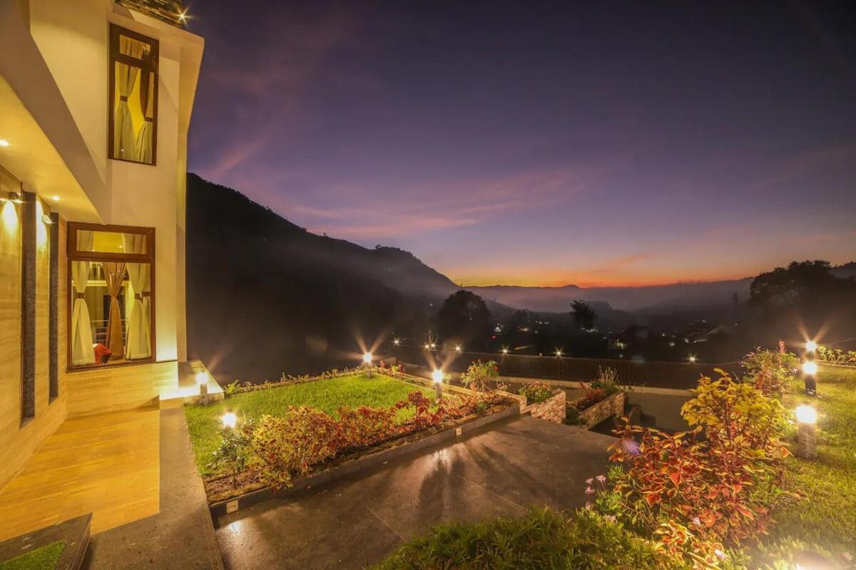 Moonlit Abode *