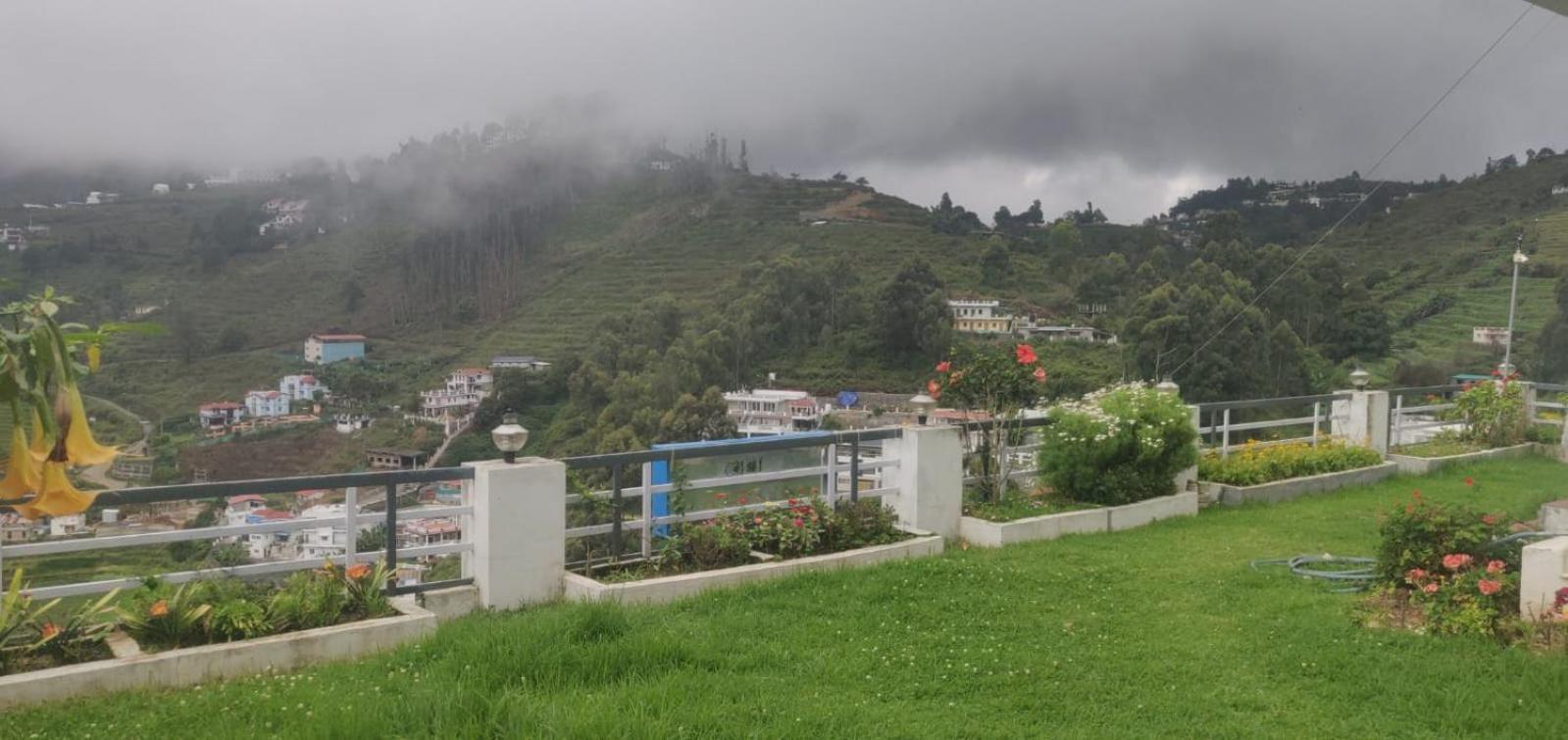 Guru Vela Hotel