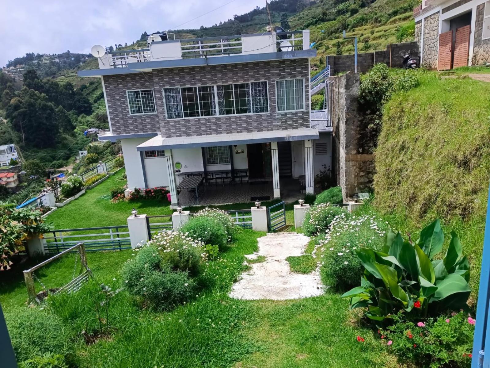 Guru Vela Hotel Kodaikanal