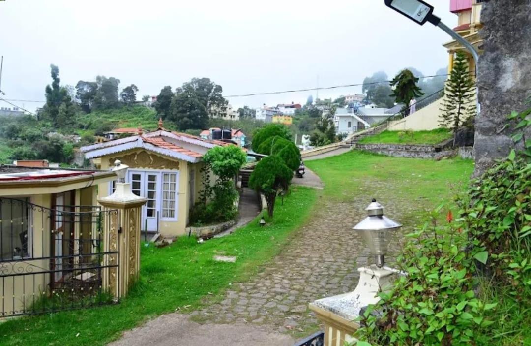 Rahul Stone Palace Hotel