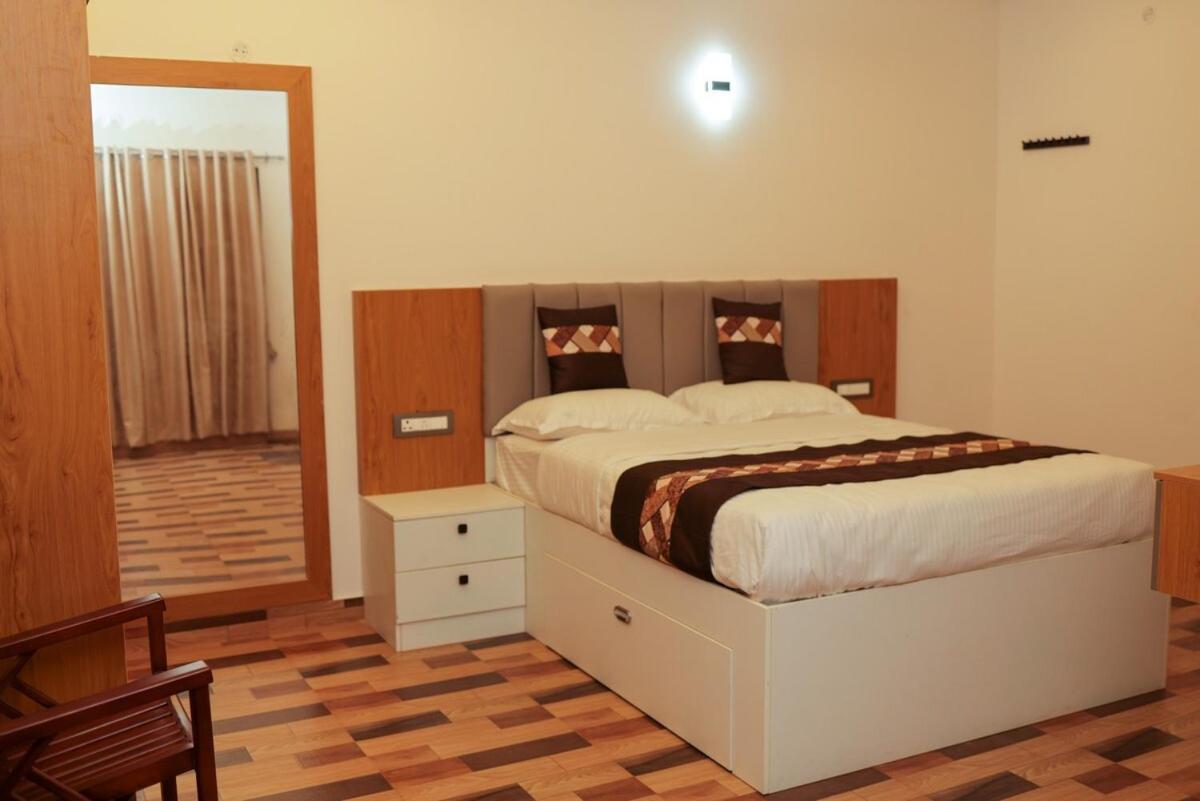 Villa Opulence Retreat 8bhk Campfire Jeep Safari *