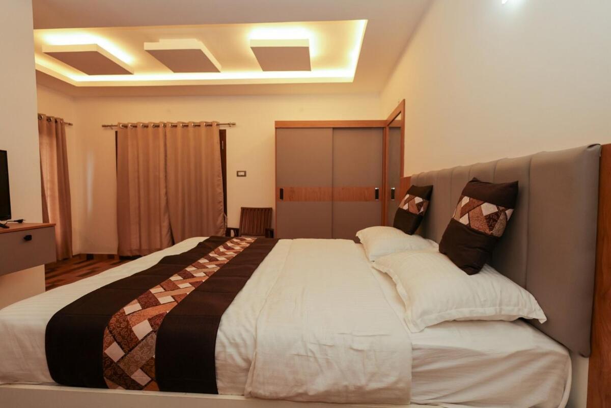 Villa Opulence Retreat 8bhk Campfire Jeep Safari *