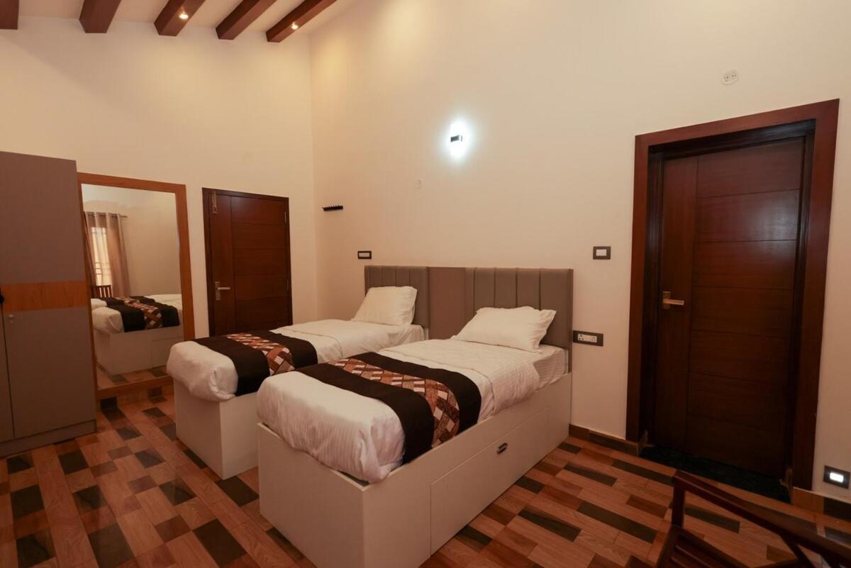 Opulence Retreat 8bhk Campfire Jeep Safari *